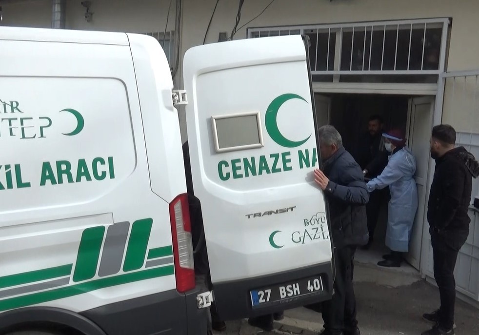 Boş arazide ölü bulunan şahısla ilgili 3 gözaltı!