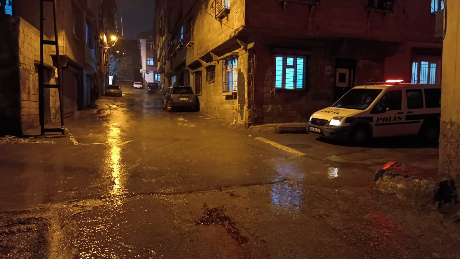 Husumetli iki aile arasında silahlı kavga: 3 ölü, 2 yaralı
