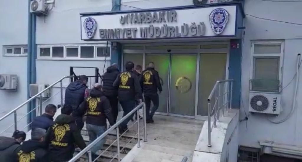 Turnusol operasyonunda 8 tutuklama