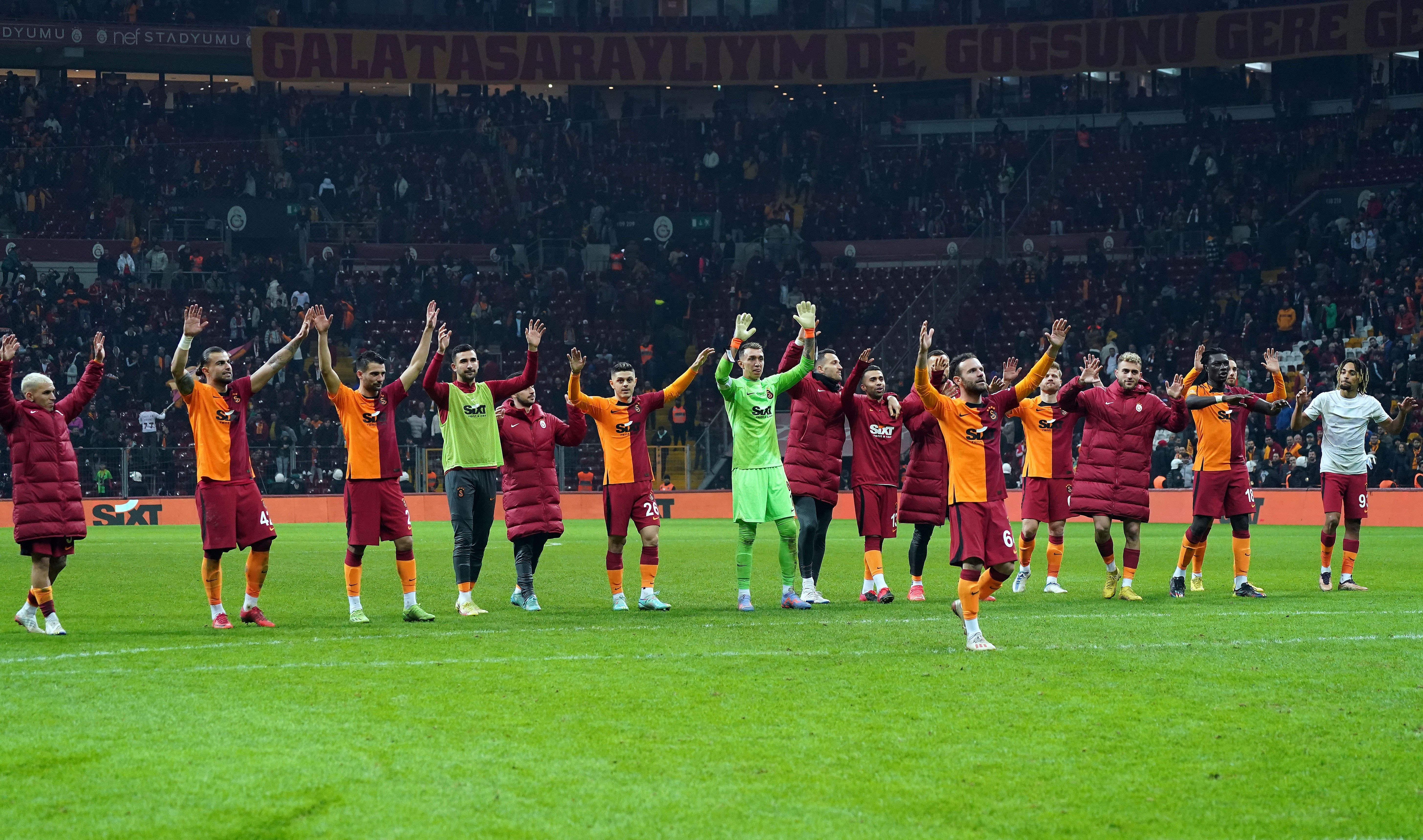 Galatasaray ligin ilk yarısını birçok alanda zirvede tamamladı