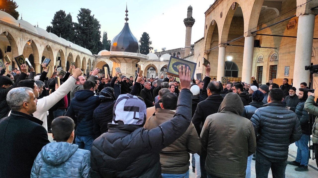 Kur'an-ı Kerim yakılmasına Şanlıurfa'dan sert tepki