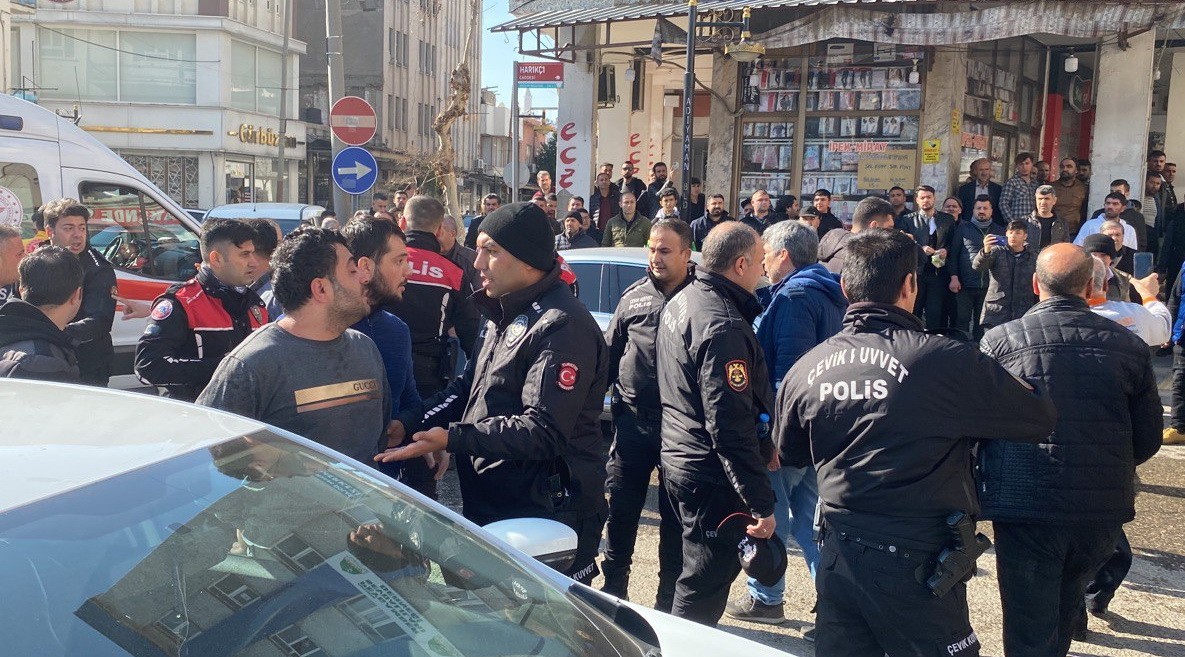 Tekmeli yumruklu kavga: 8 yaralı, 10 gözaltı