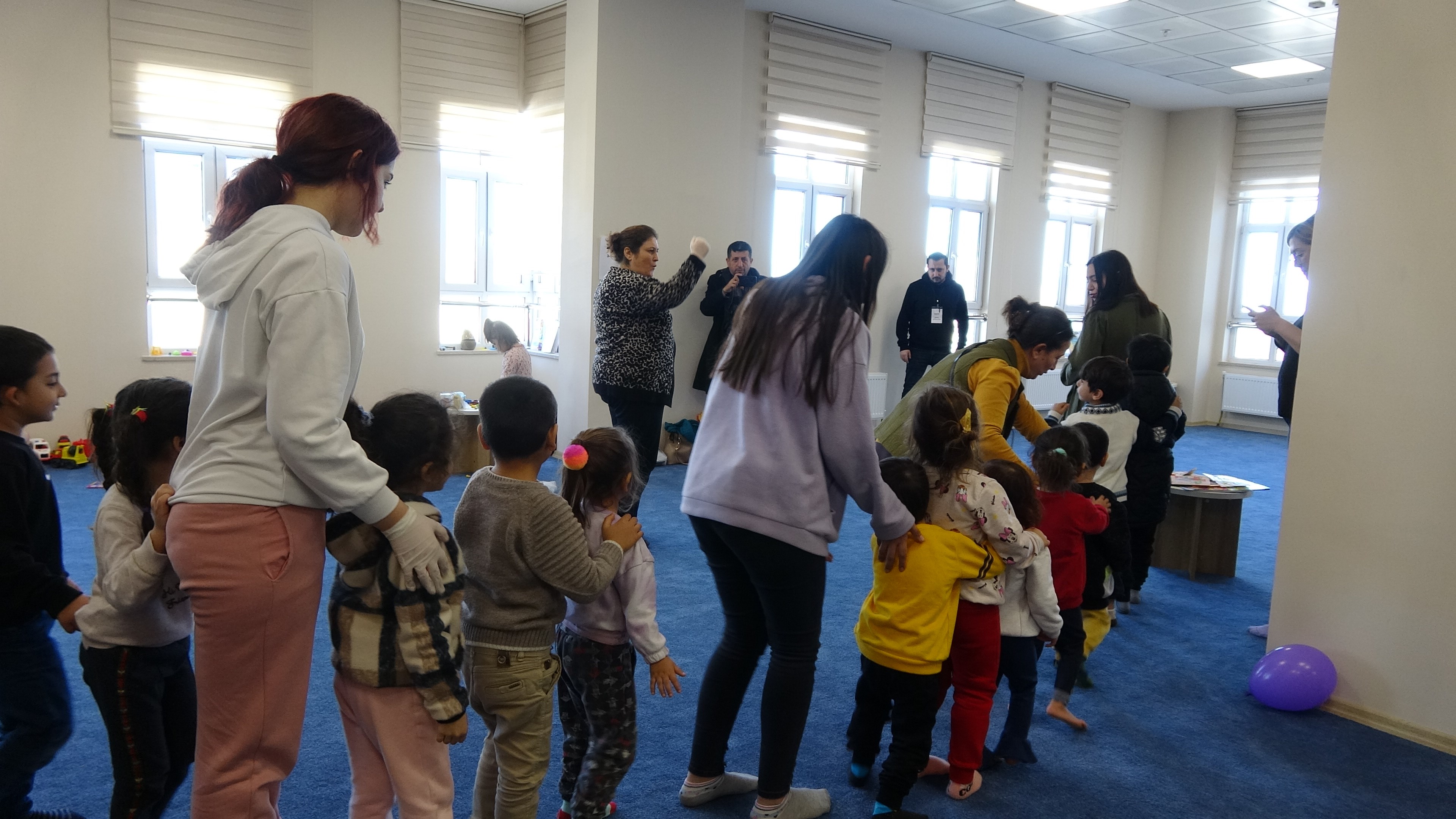 Vatandaşlar depremzede çocuklar için seferber oldu