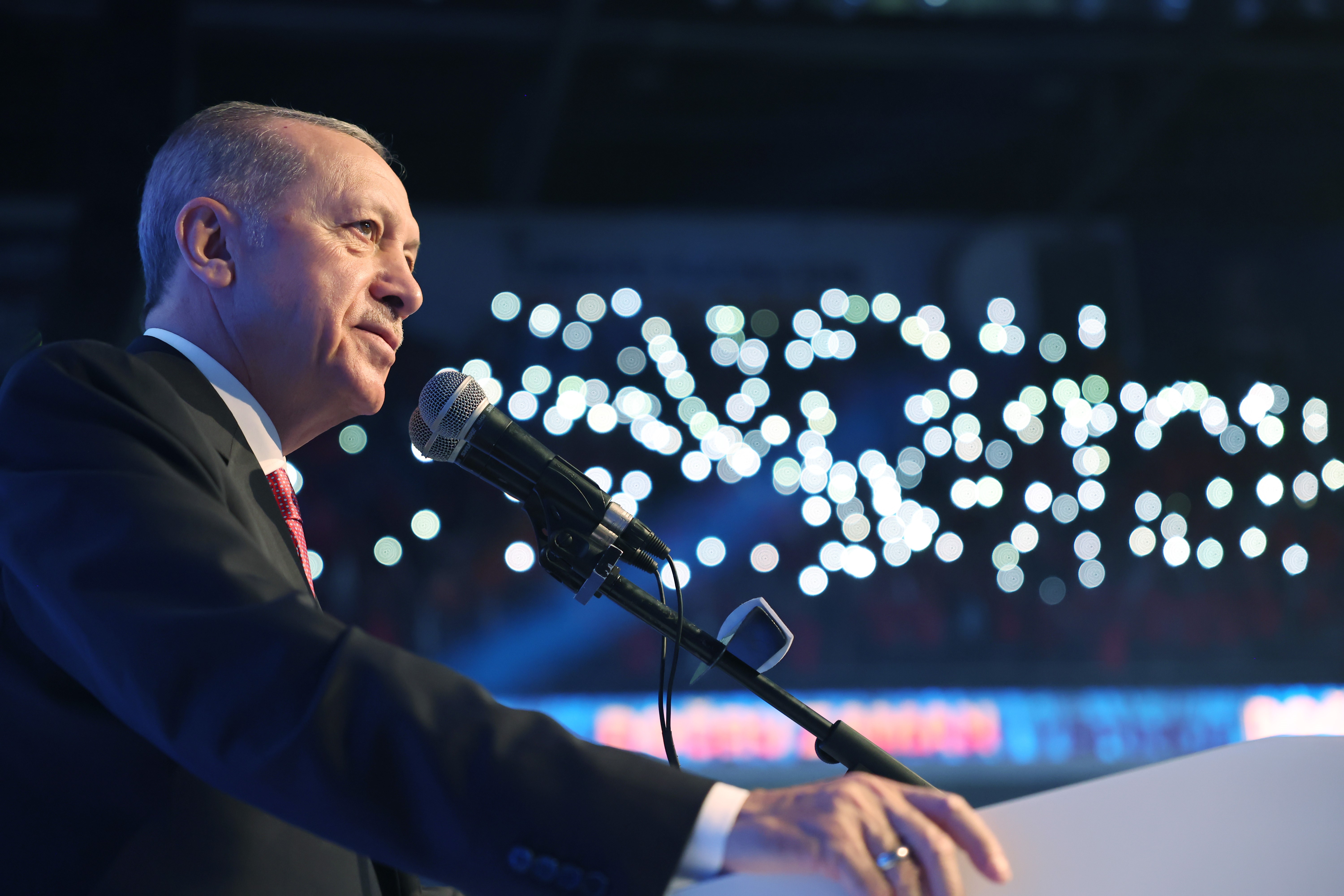 AK Parti seçim beyannamesi açıklandı