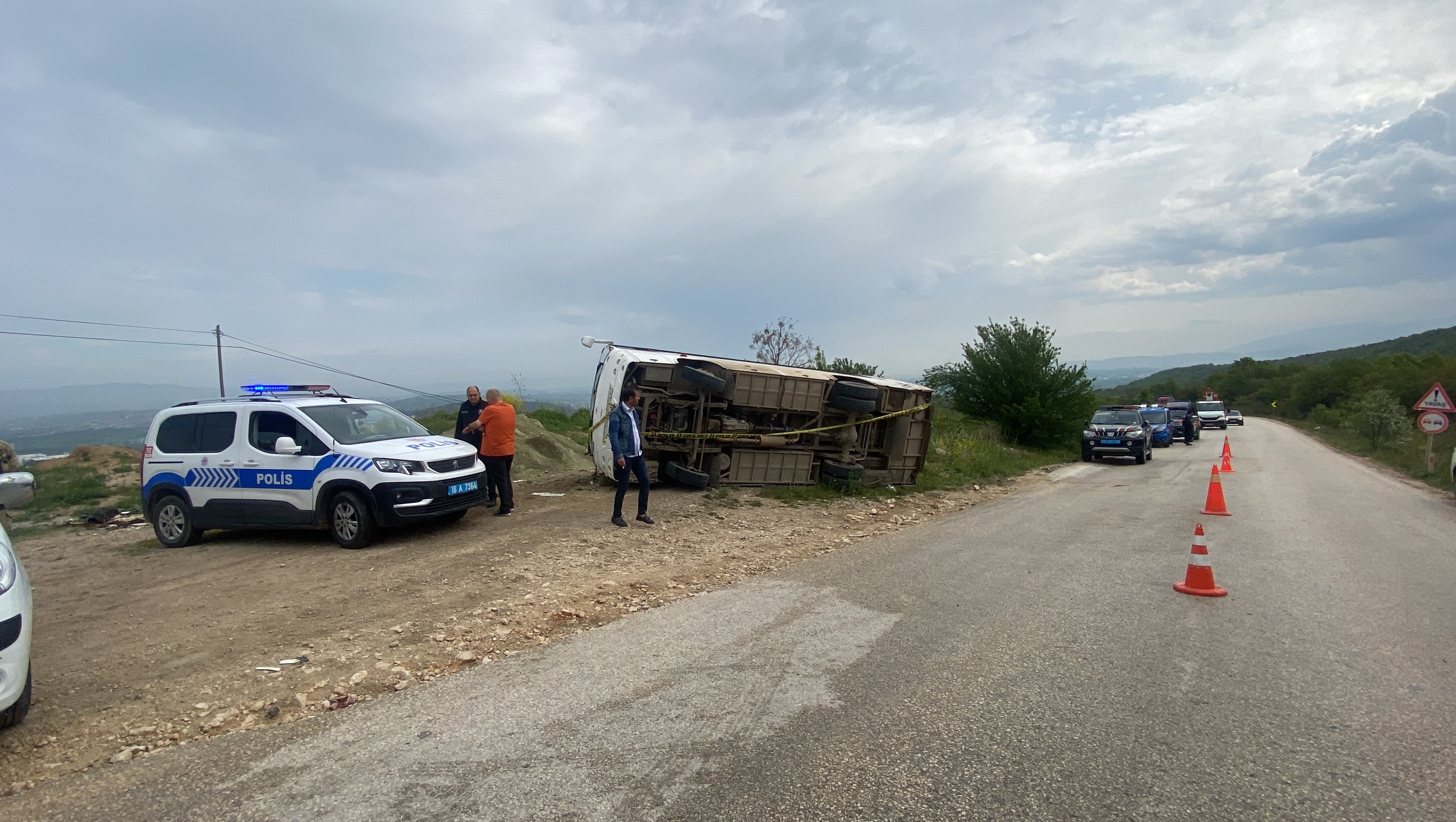 Öğrenci servisi ile hafriyat kamyonu çarpıştı: 23 yaralı