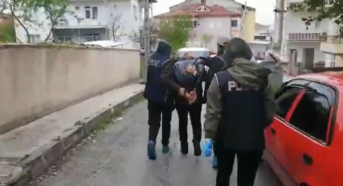 FETÖ/PDY mensubu 4 şüpheliye gözaltı