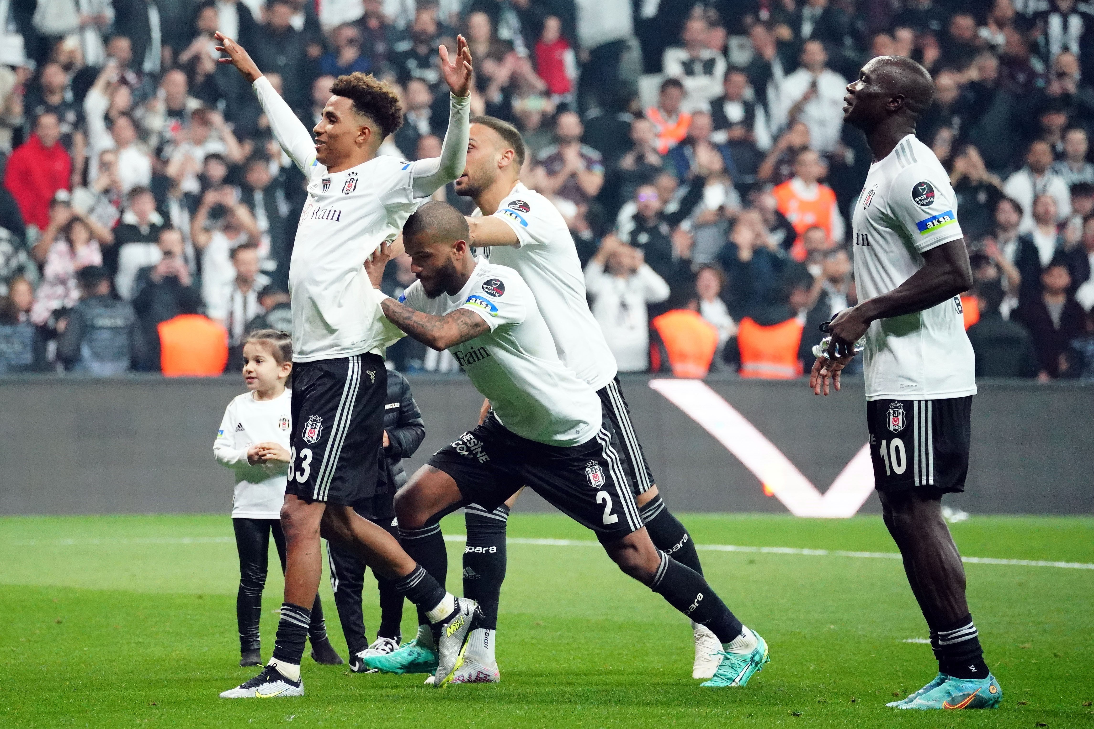 Beşiktaş evinde Galatasaray’a yine kaybetmedi