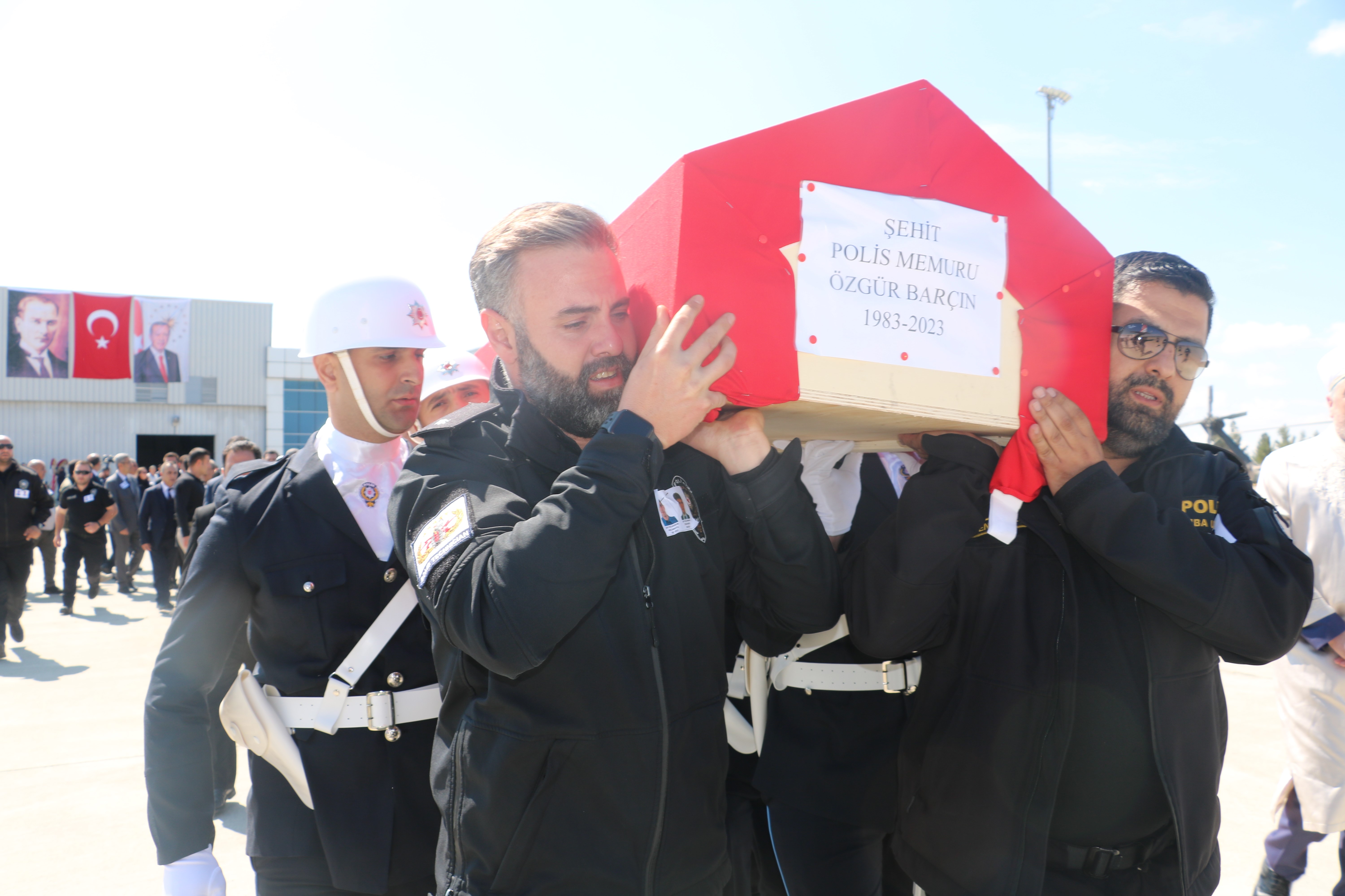 Urfa sınırında şehit olan polisler memleketlerine uğurlandı
