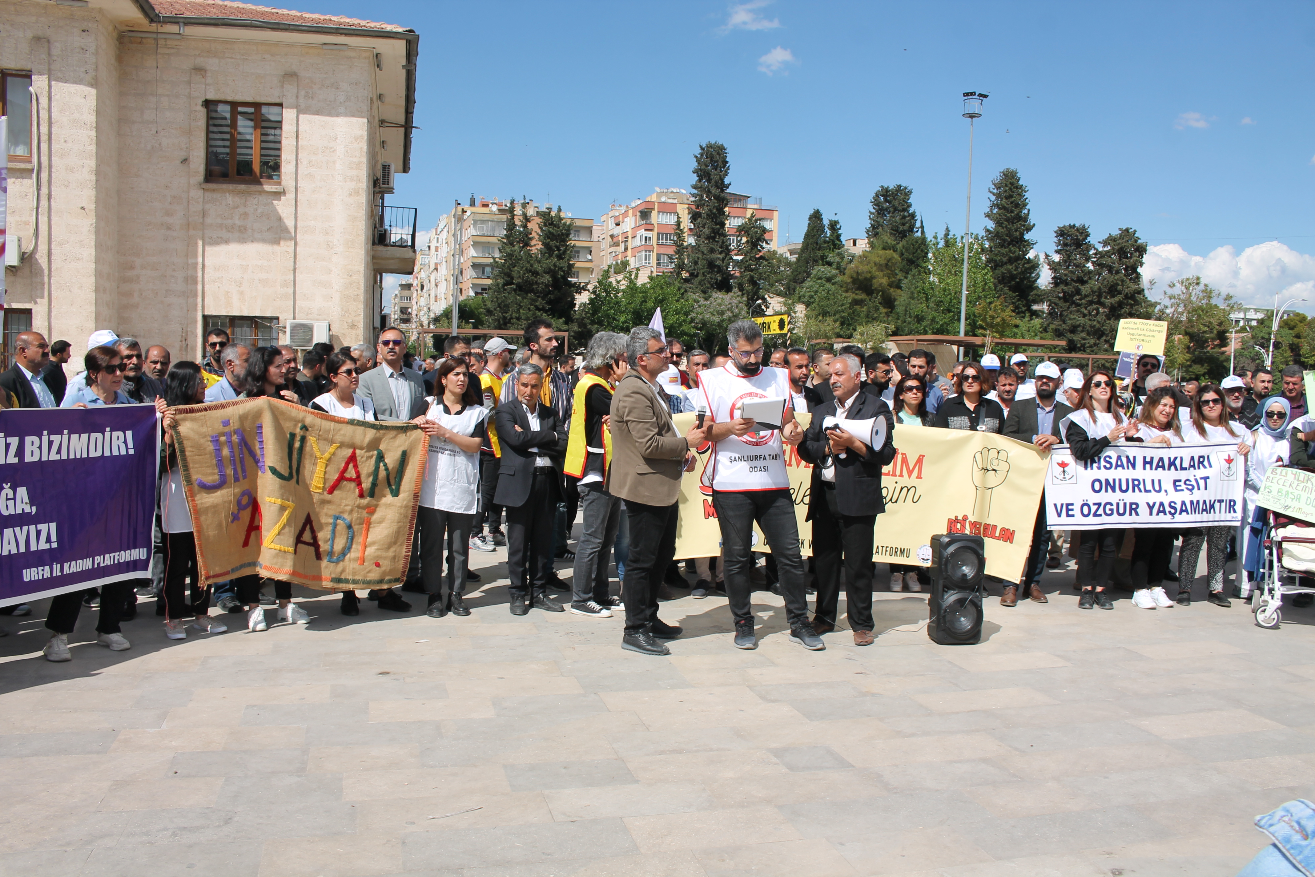 Urfa'da 1 Mayıs yürüyüşü düzenlendi