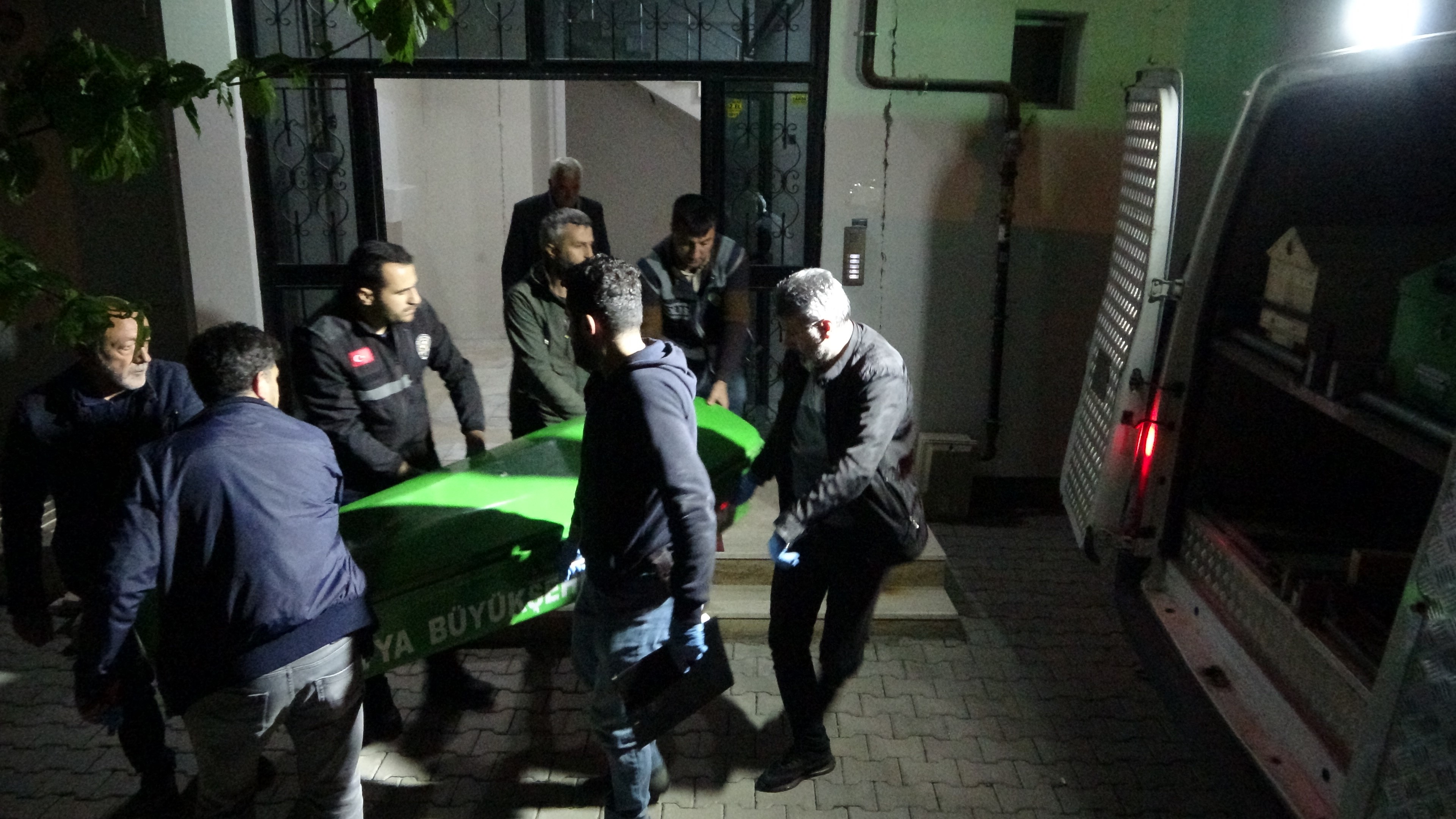 Gönül ilişkisi yaşadığı kadını silahla vurarak öldürdü