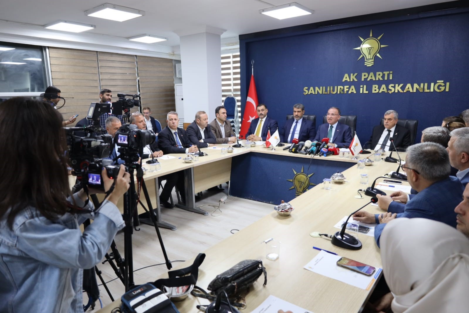 Bakan Bozdağ muhalefete yüklendi