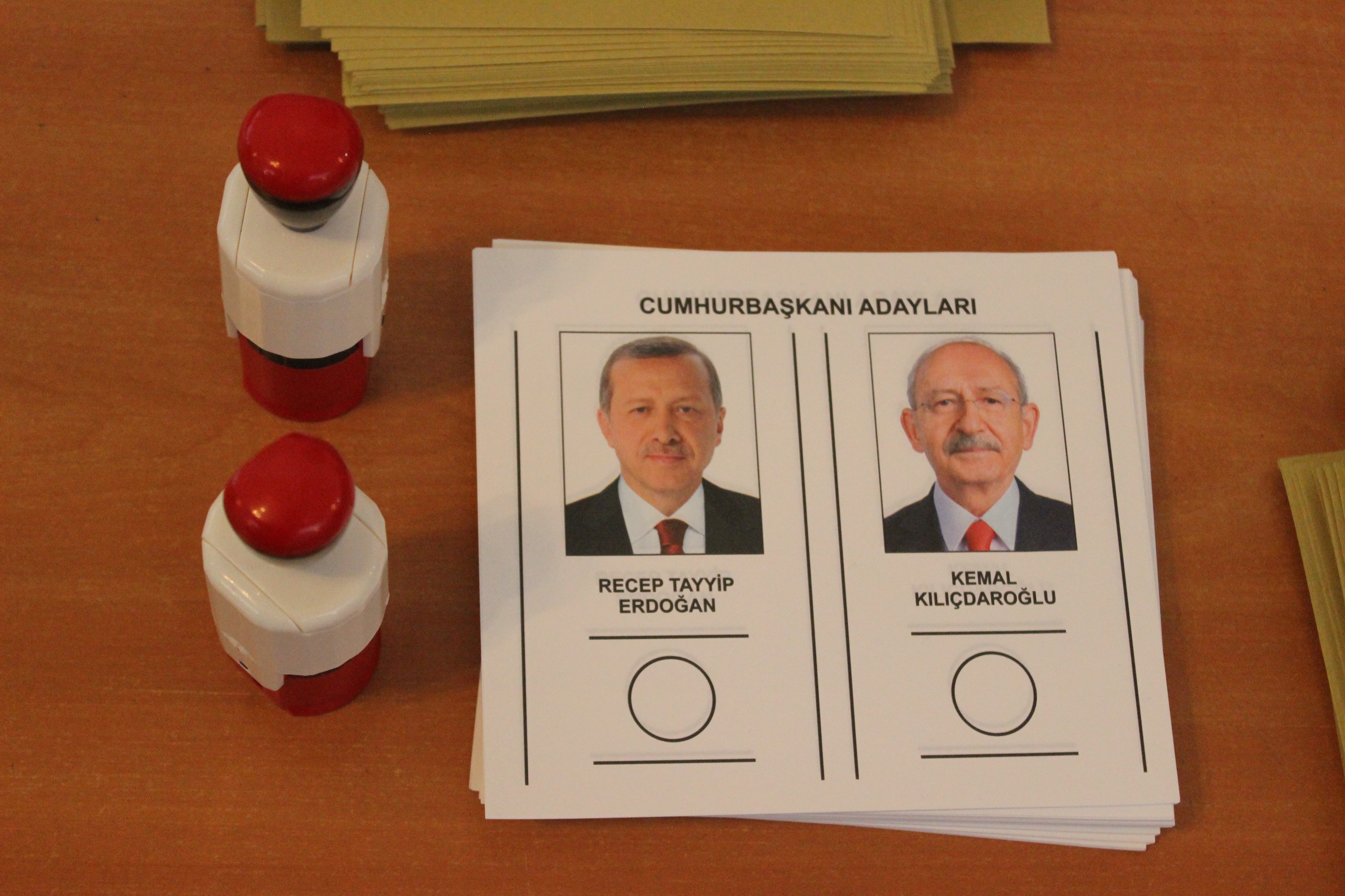 Yurt dışı seçmenler oy kullanmaya başladı