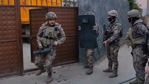 Şanlıurfa'da uyuşturucu tacirlerine darbe