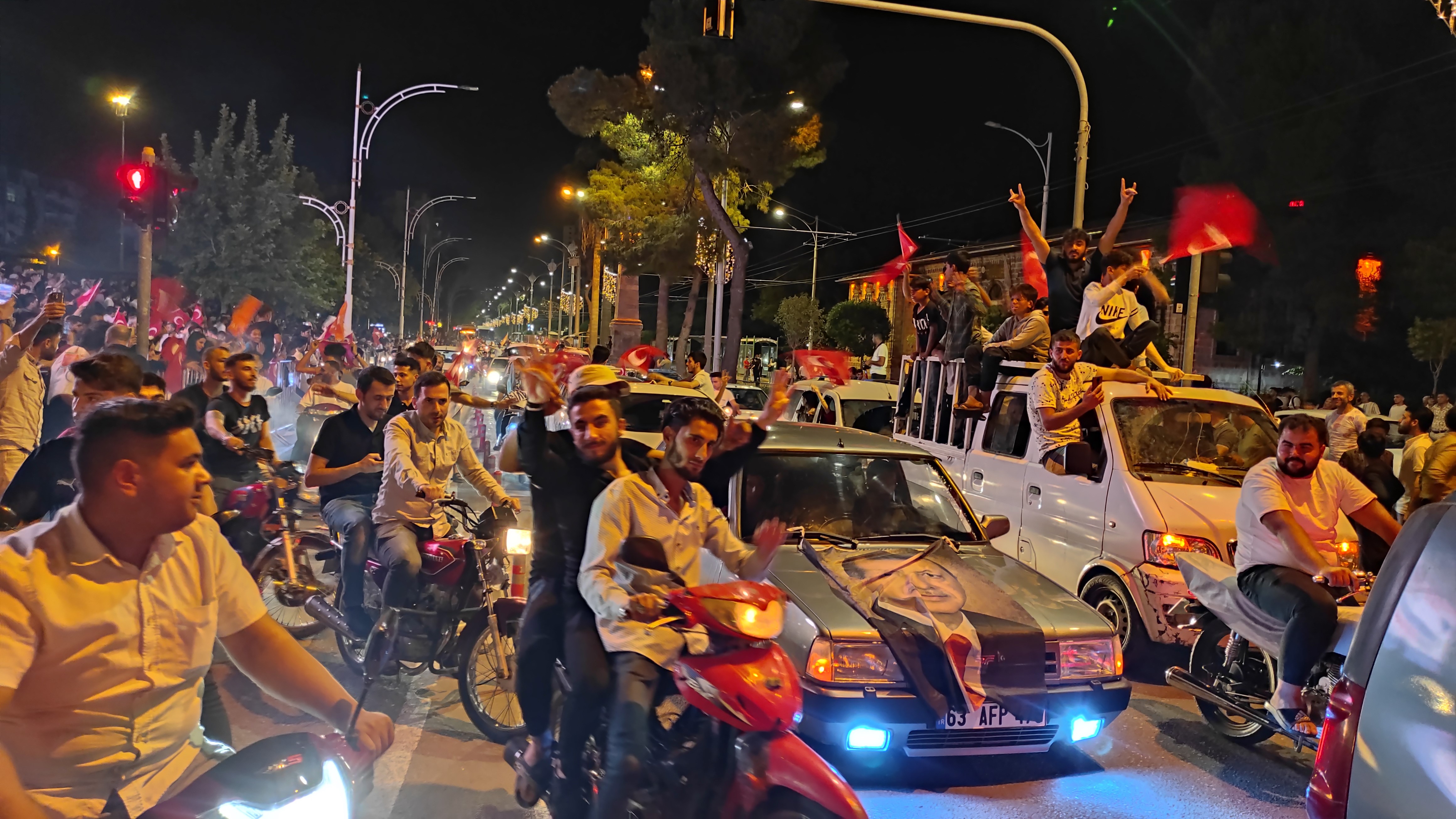 Urfa’da Cumhurbaşkanı Erdoğan’ın zaferi coşkuyla kutlandı