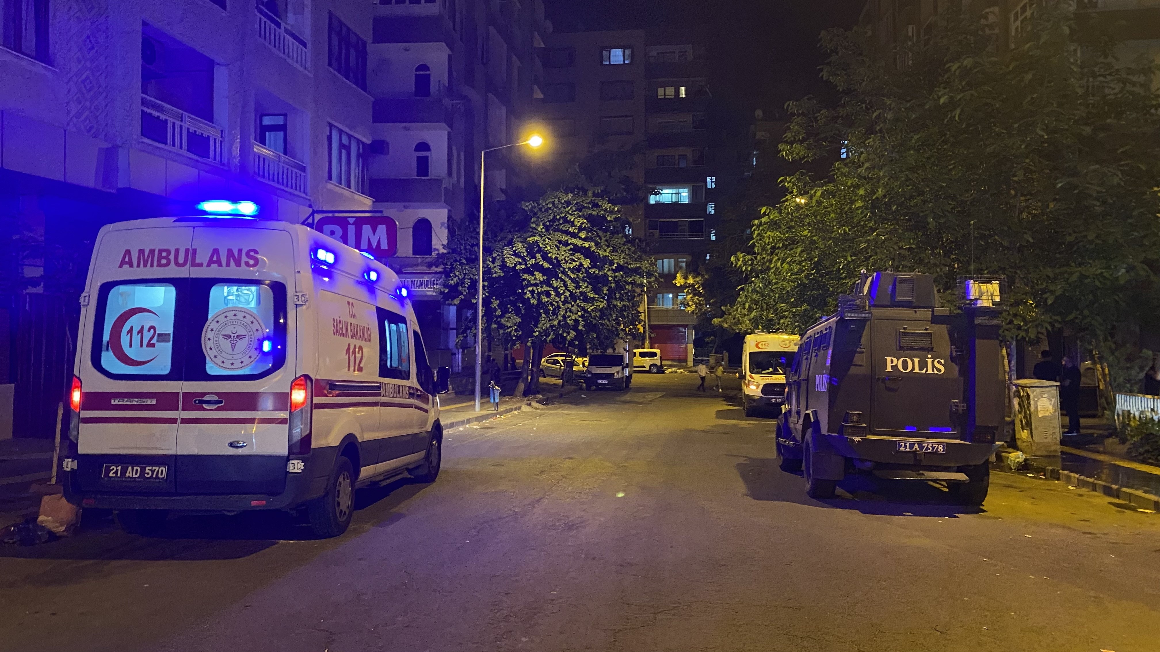 Yolda yürüyen bir kişi sırtından bıçaklandı