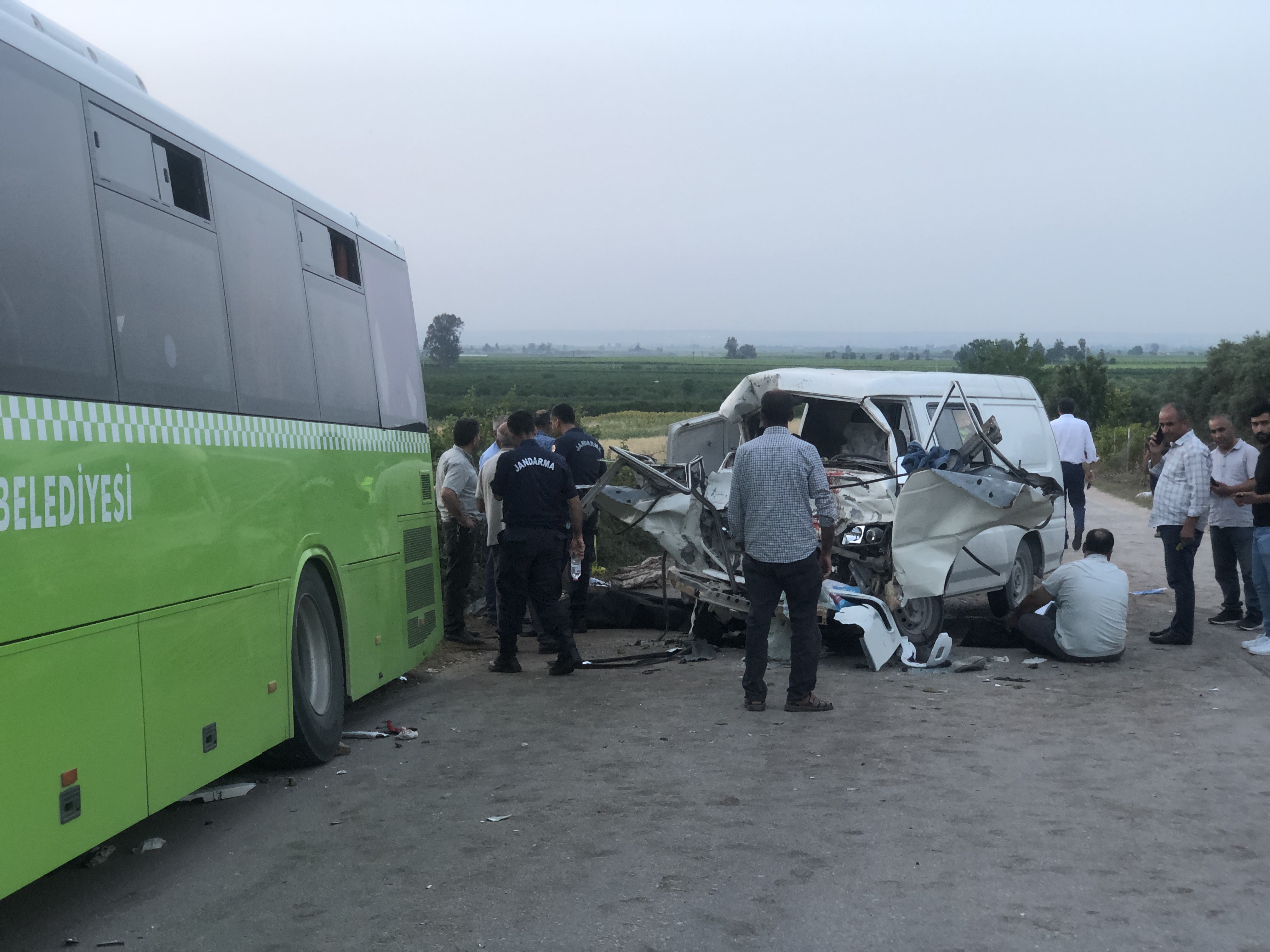 Belediye otobüs ile panelvan araç çarpıştı: 2 ölü, 10 yaralı
