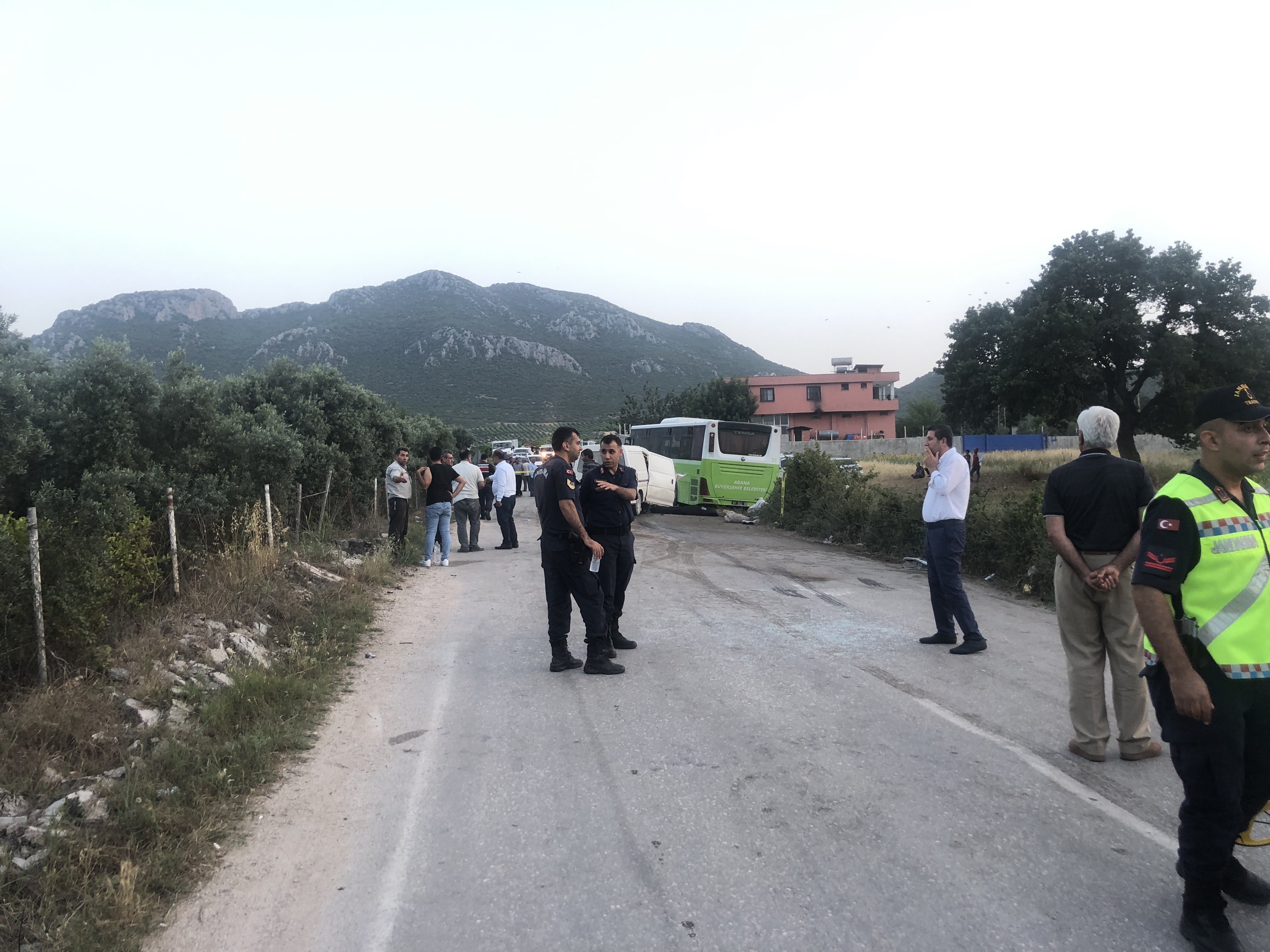 Belediye otobüs ile panelvan araç çarpıştı: 2 ölü, 10 yaralı