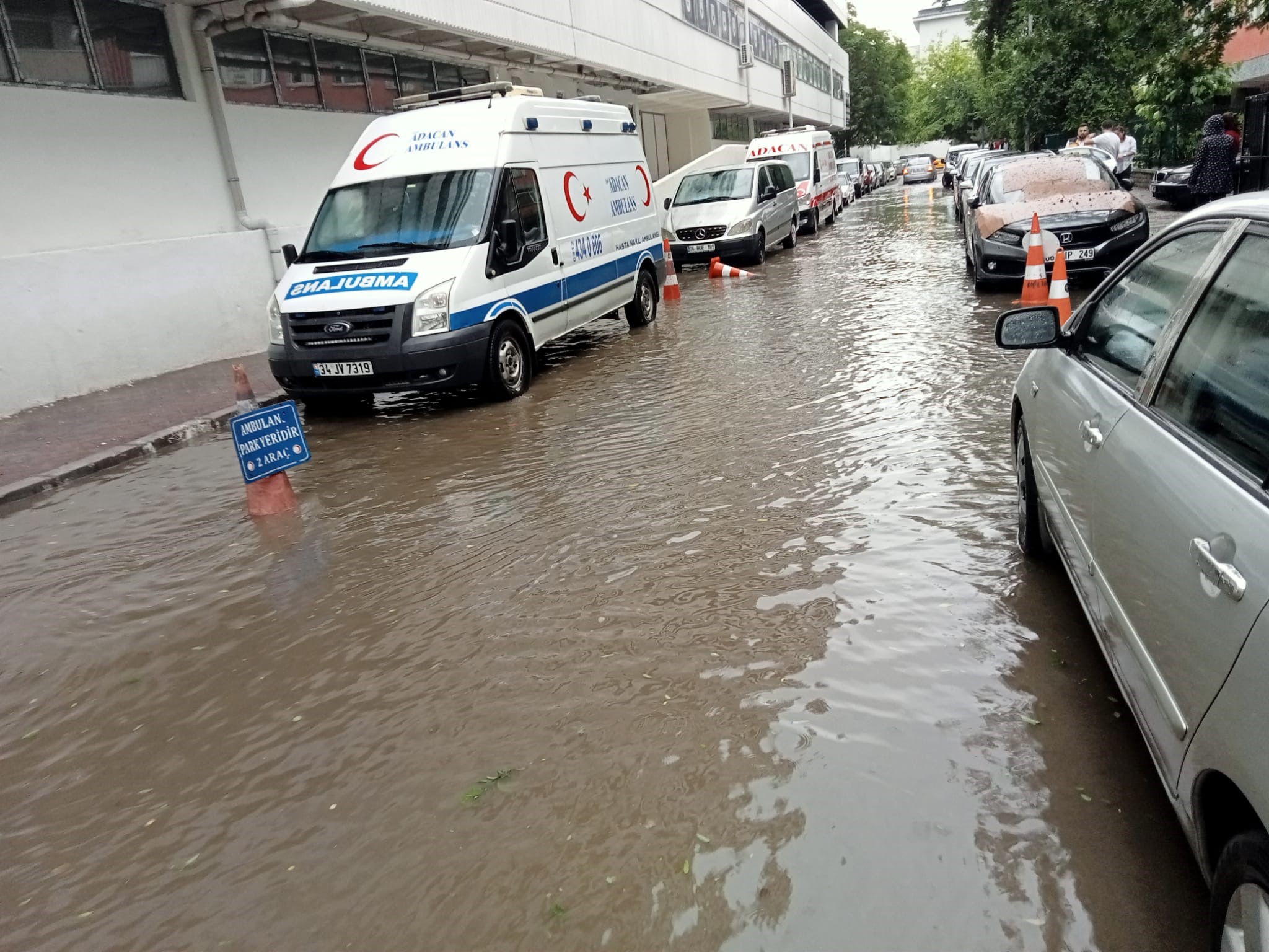 Ankara'da şiddetli yağış etkili oldu