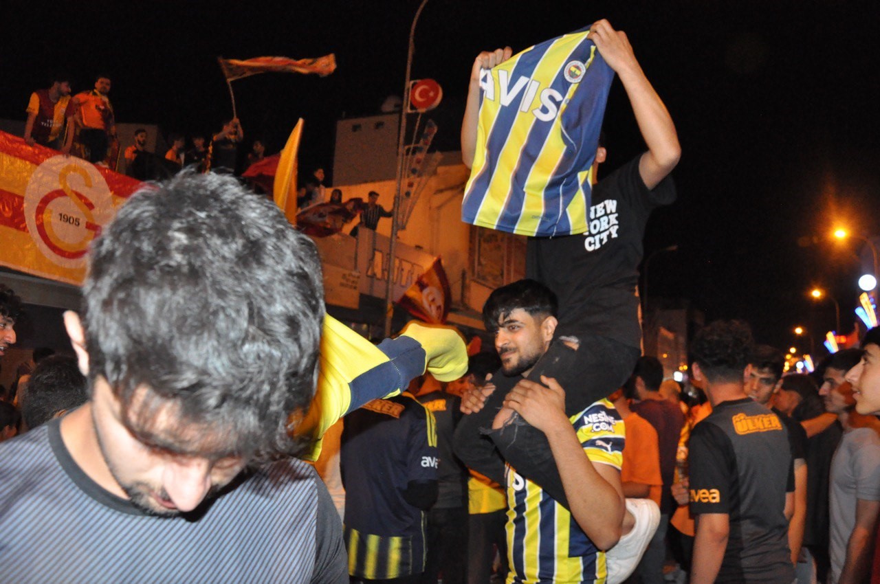 Urfa'da taraftarlar şampiyonluğu birlikte kutladı