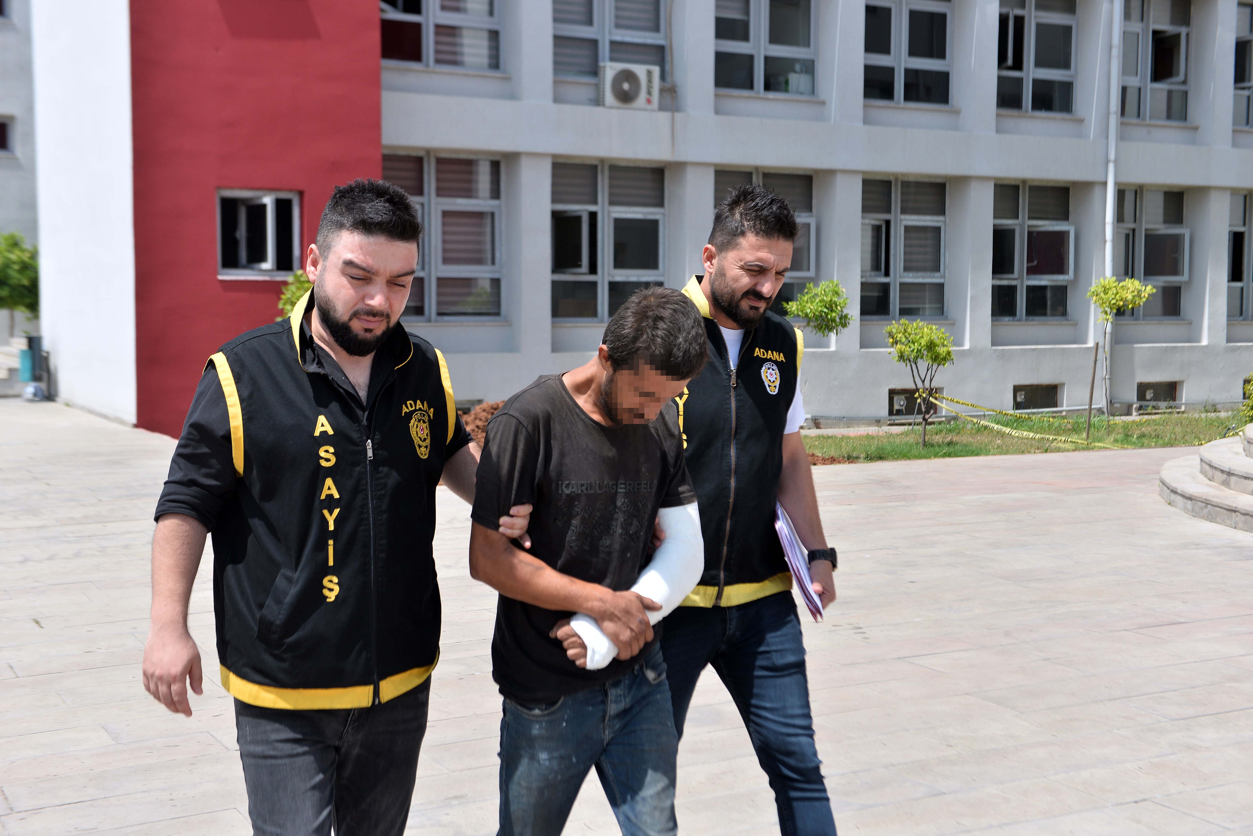 Adana'da jakuzide yakalanan hırsız tutuklandı