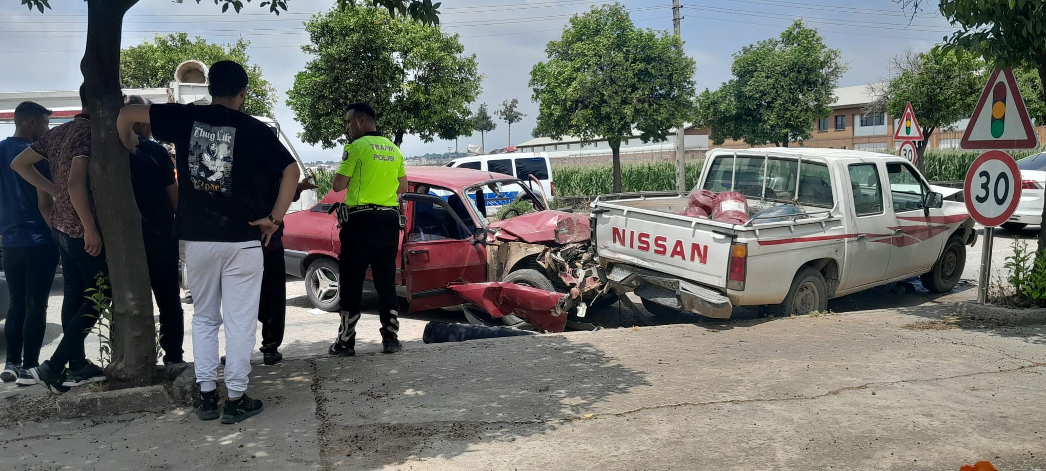 Adana'da iki araç çarpıştı