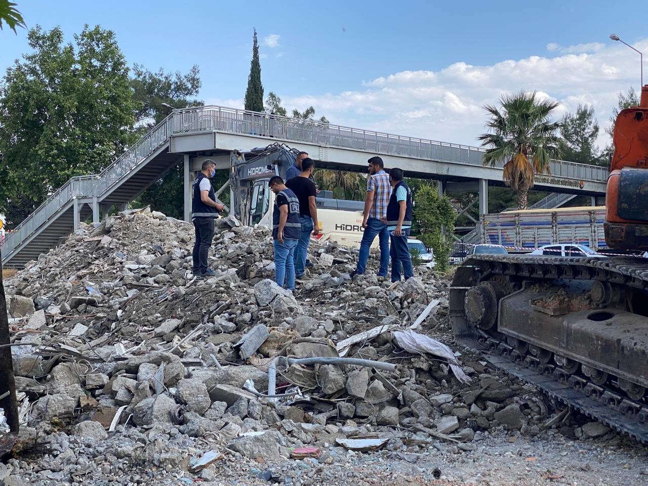 Depremin 122. gününde enkaz altında kadın cesedi bulundu