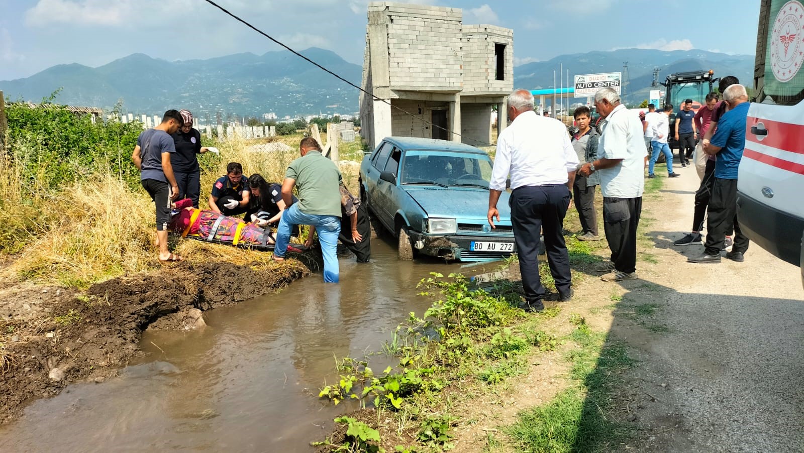 Osmaniye'de otomobil kanala uçtu