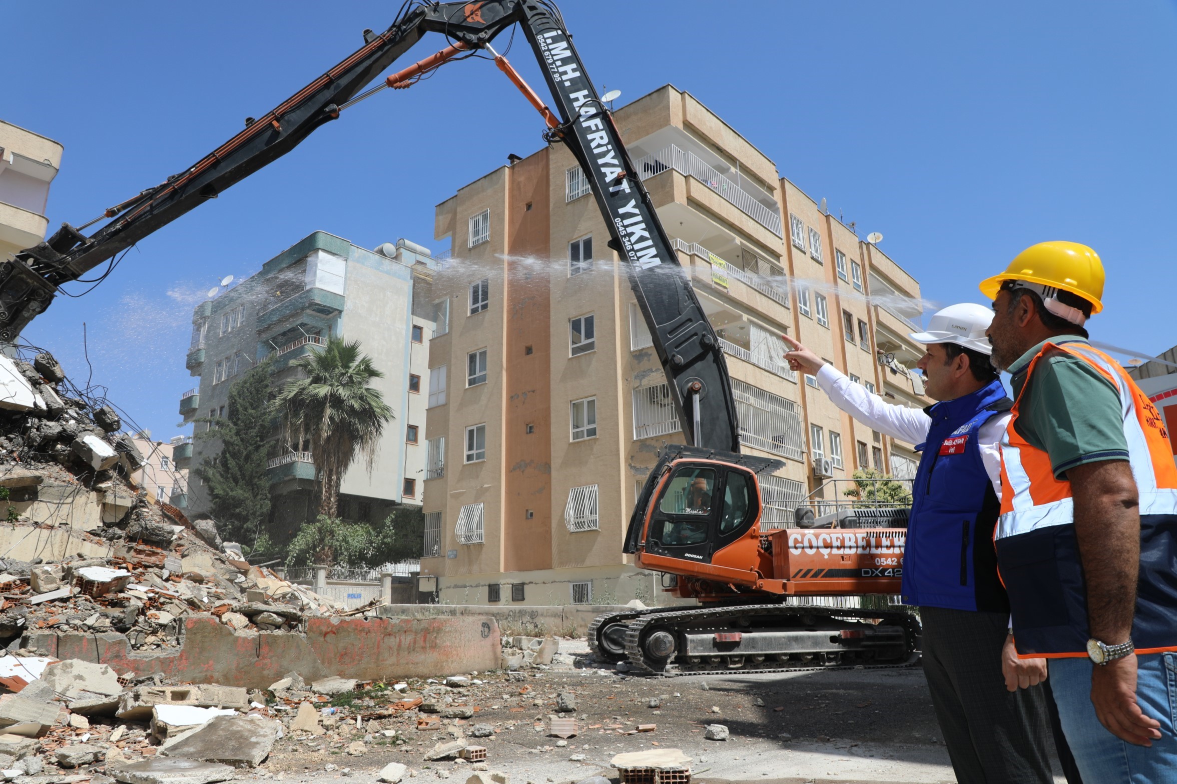Urfa'da 100’ün üzerinde binanın yıkım çalışmaları sürüyor