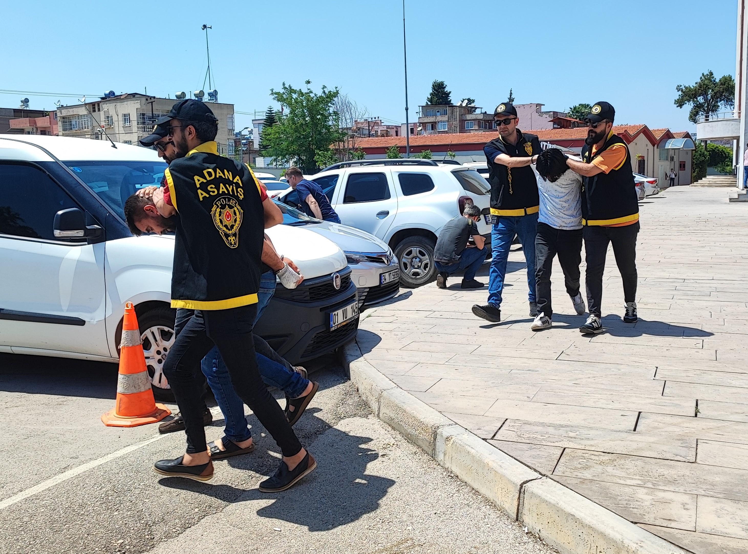 Adana'da eşini rahatsız ettiği iddiası cinayetle bitti