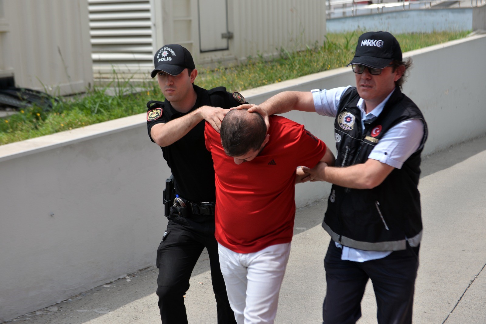 Adana'da torbacılık yapan 2 şüpheli tutuklandı