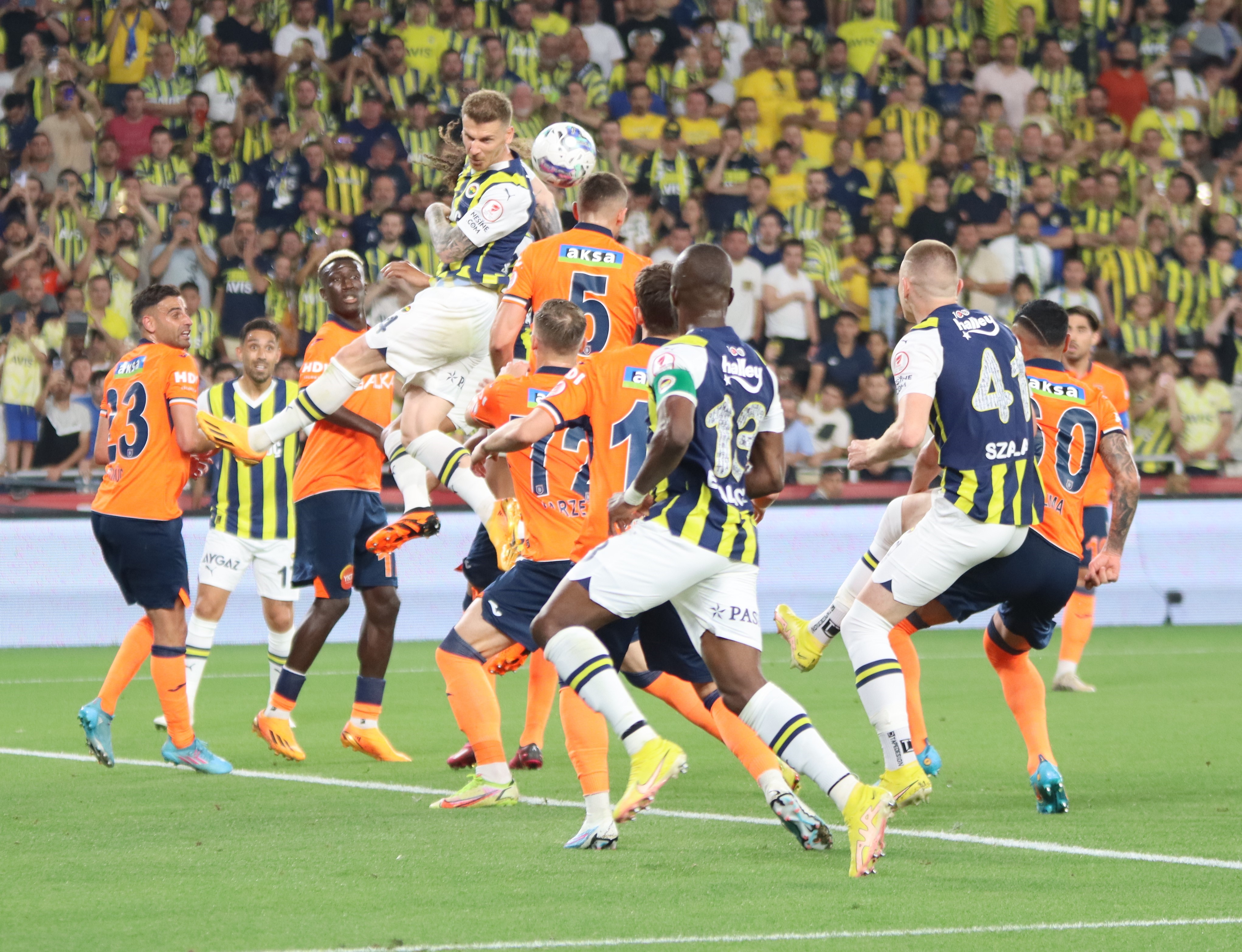 Fenerbahçe: 2 - Medipol Başakşehir: 0