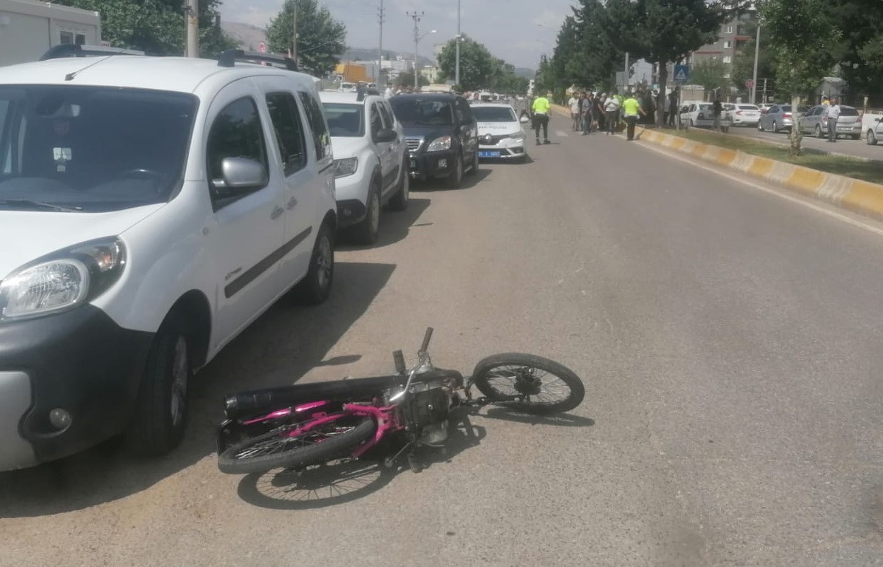 Adıyaman'da motosiklet polise çarptı! 2 yaralı