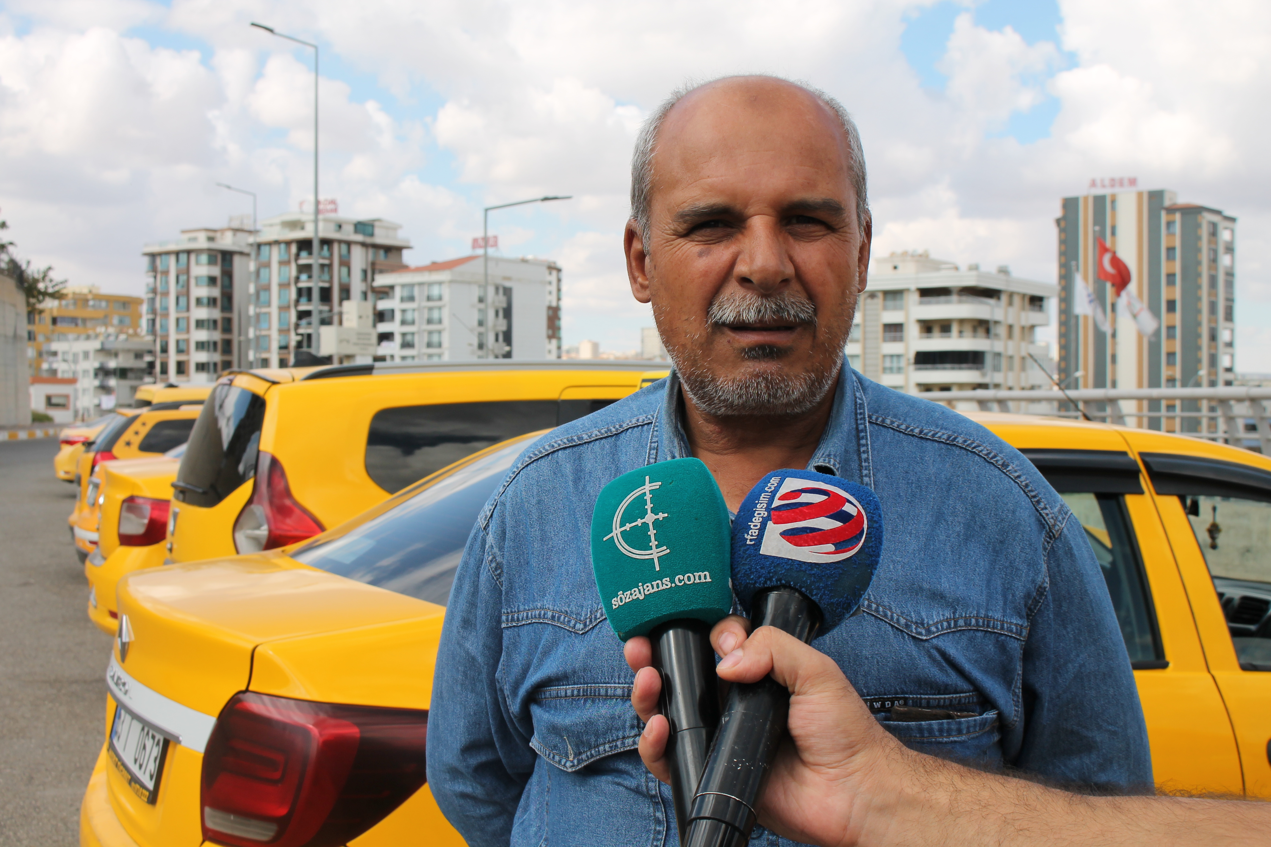 Şanlıurfa'daki taksiciler akaryakıt zamlarına isyan etti!