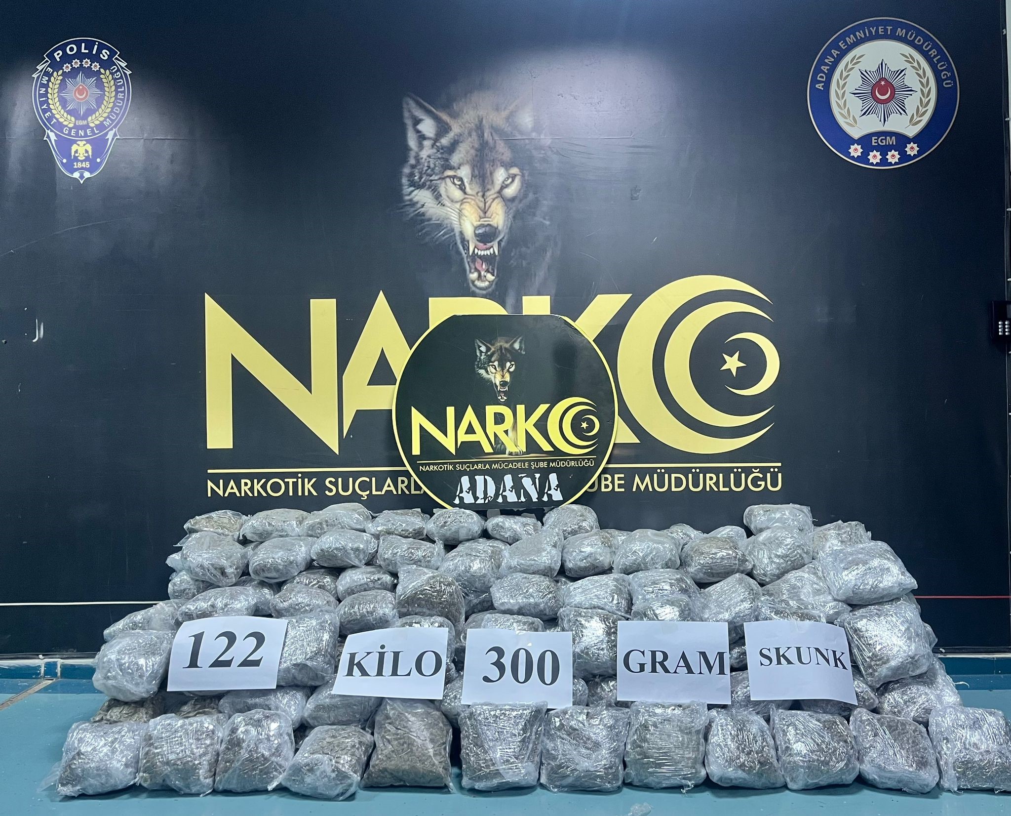 Polis 122 kilo skunk ele geçirdi, iki şüpheli tutuklandı