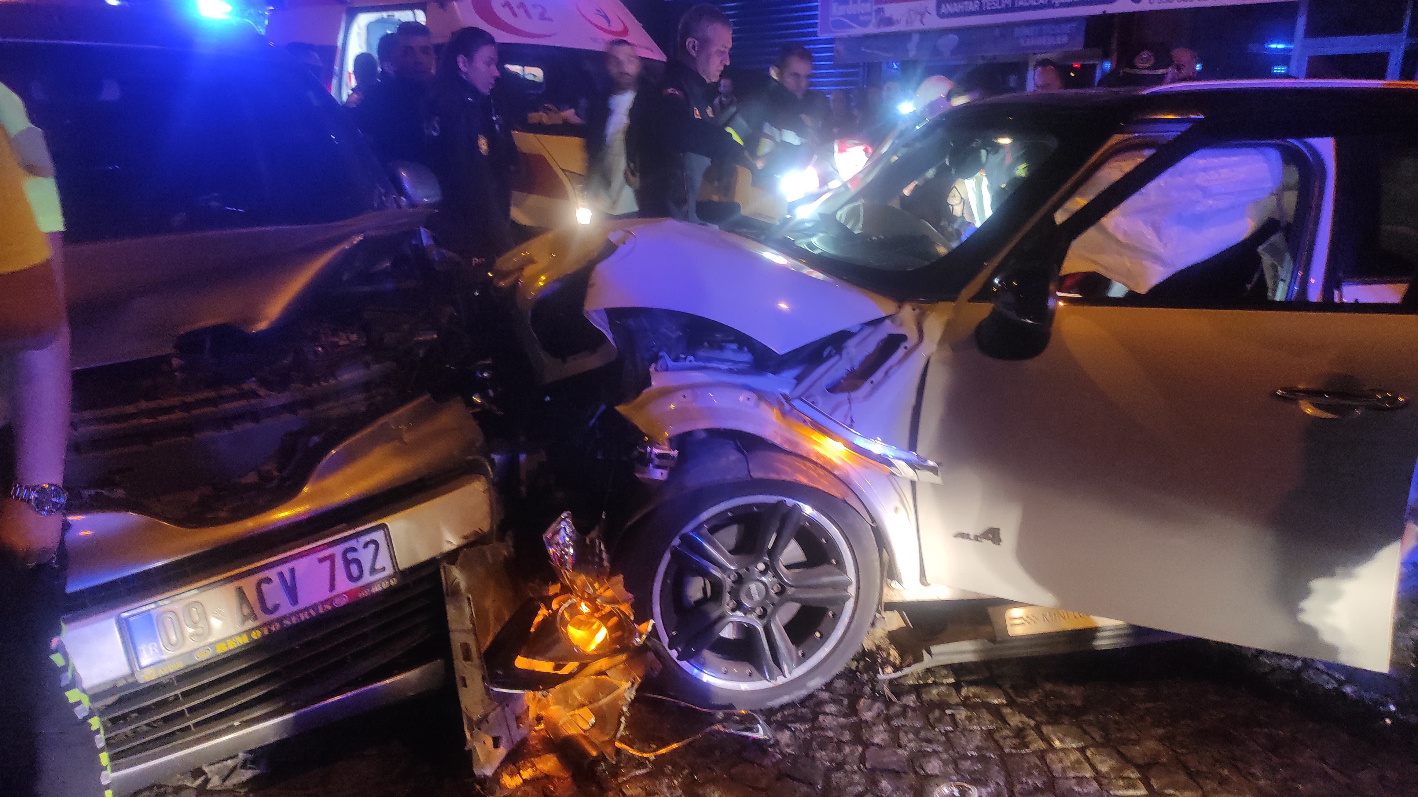 Feci trafik kazası: 1'i polis 3 yaralı