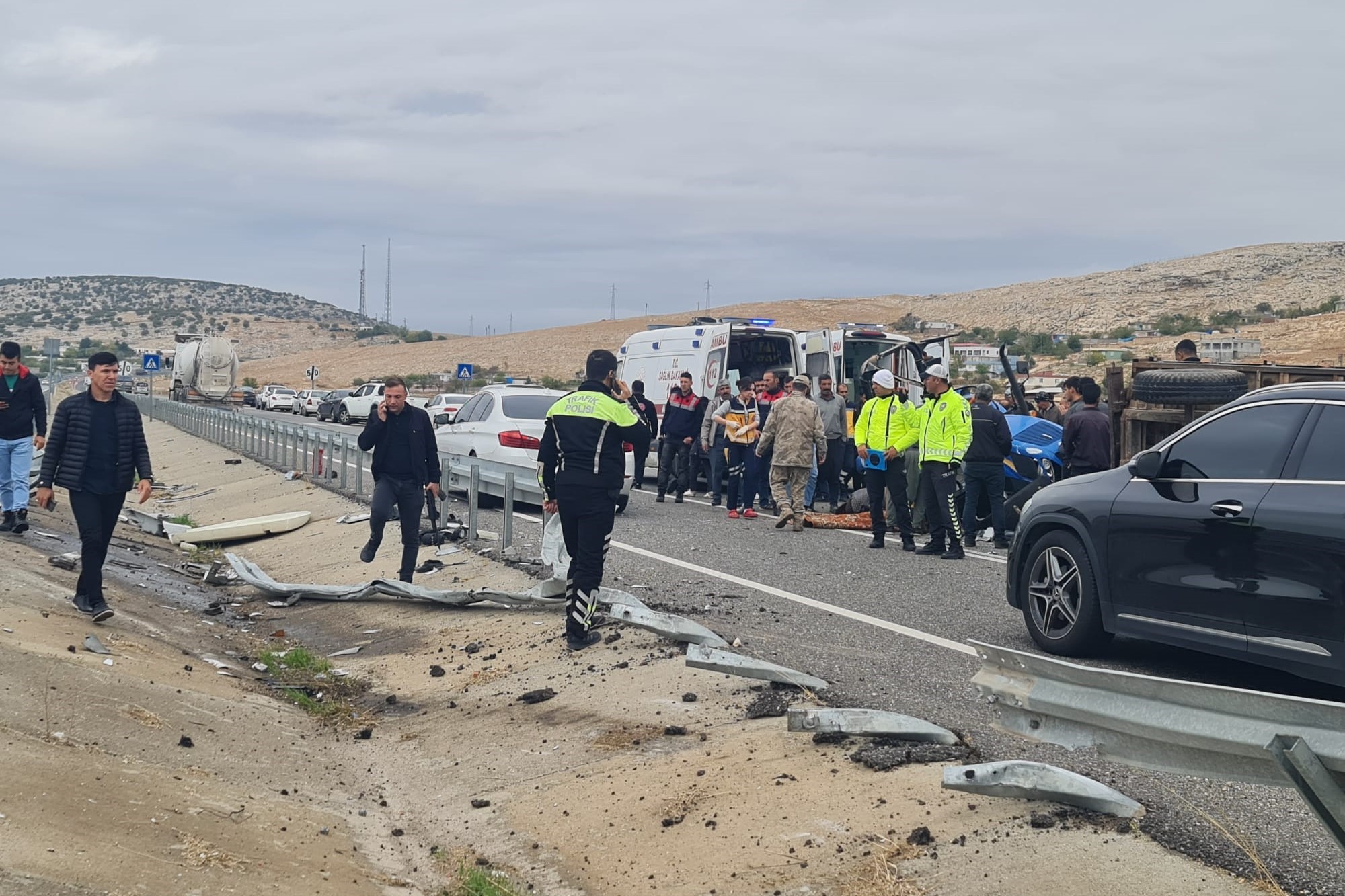 Tır ile traktör çarpıştı: 1 ölü, 1 yaralı