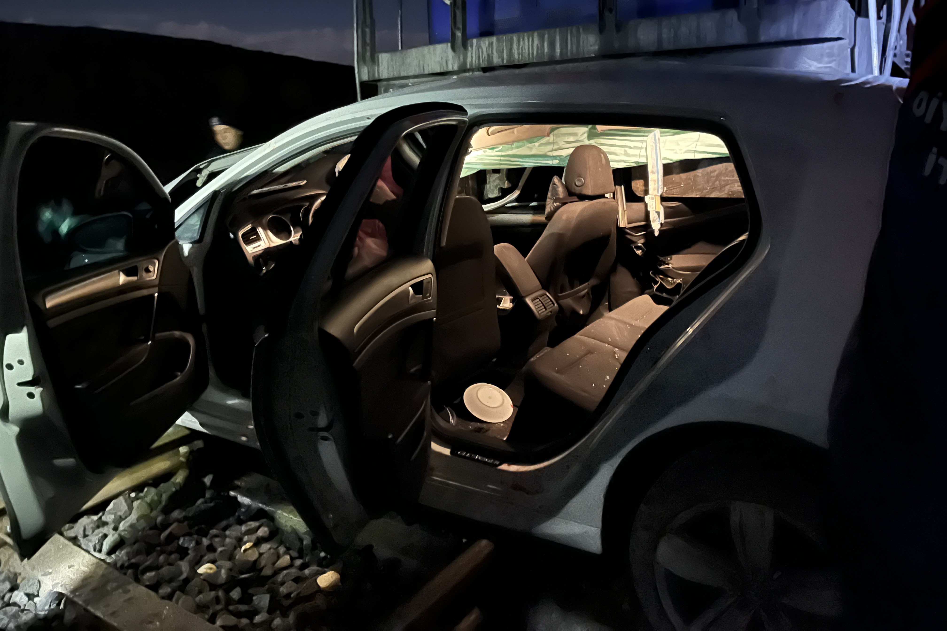Lokomotif otomobile çarptı: 2’si ağır 5 yaralı