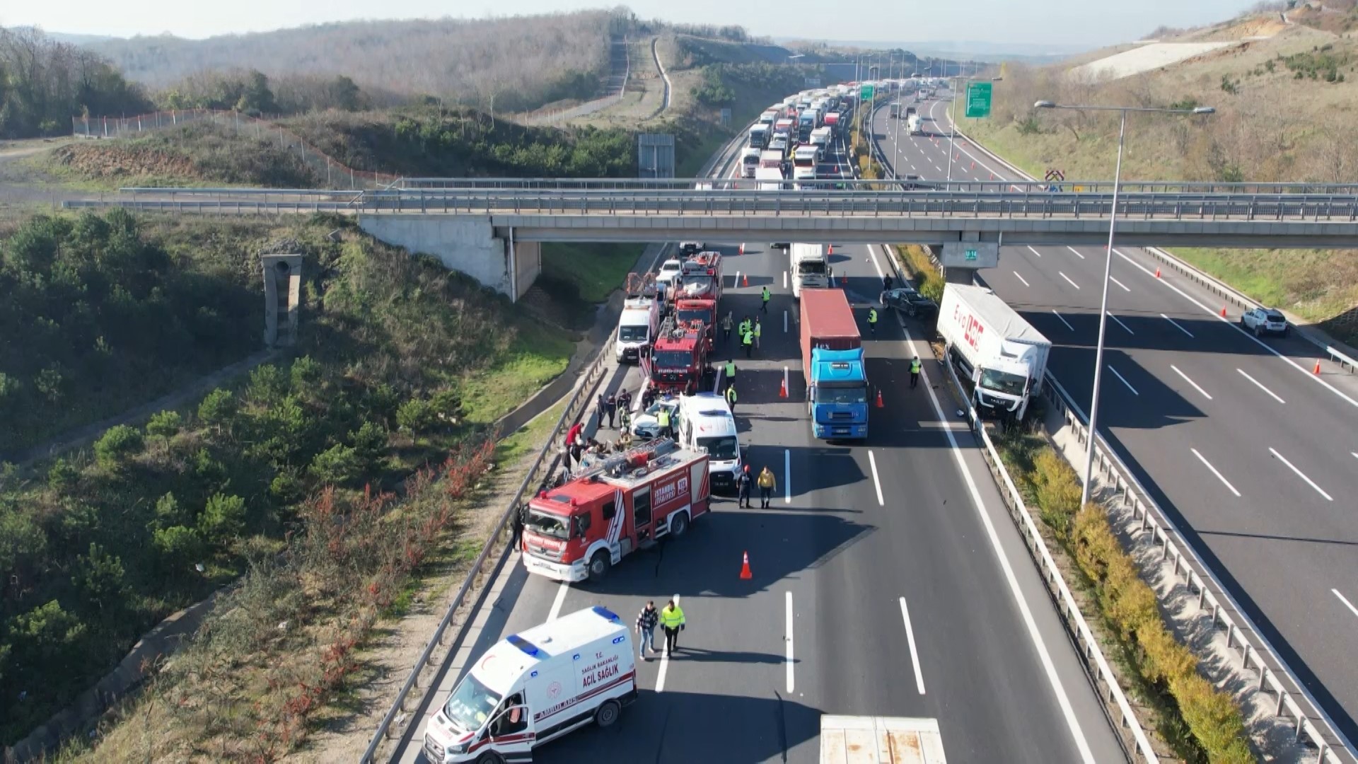 Otoyolda feci kaza: 6 yaralı