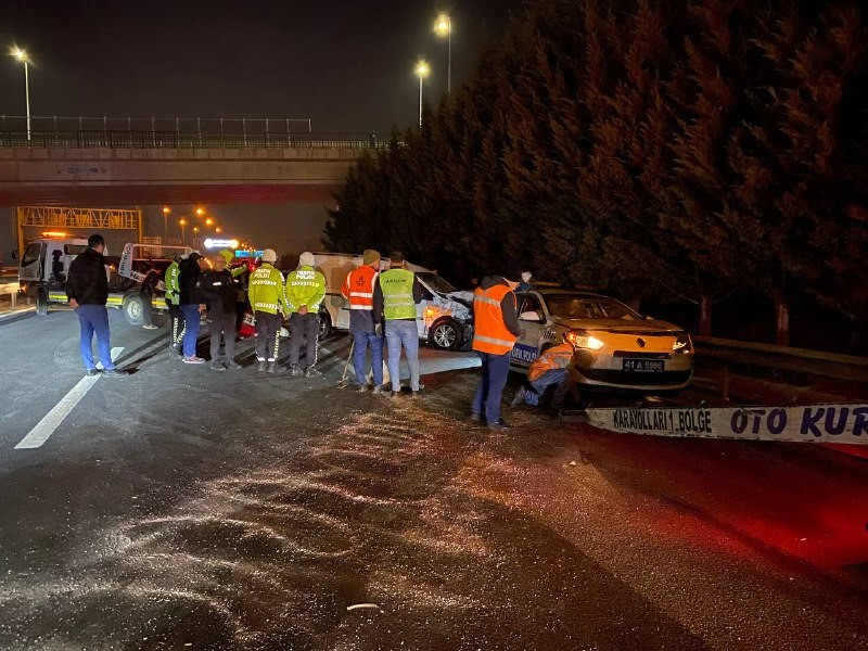 TEM Otoyolu'nda kovalamaca kazayla bitti: 14 göçmen, 4 polis yaralı