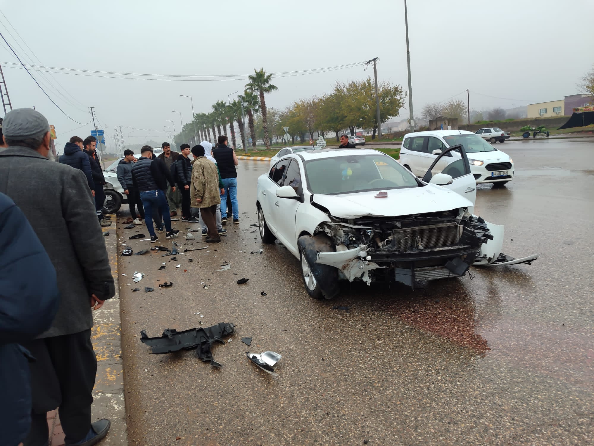 Şanlıurfa'da iki otomobil çarpıştı!