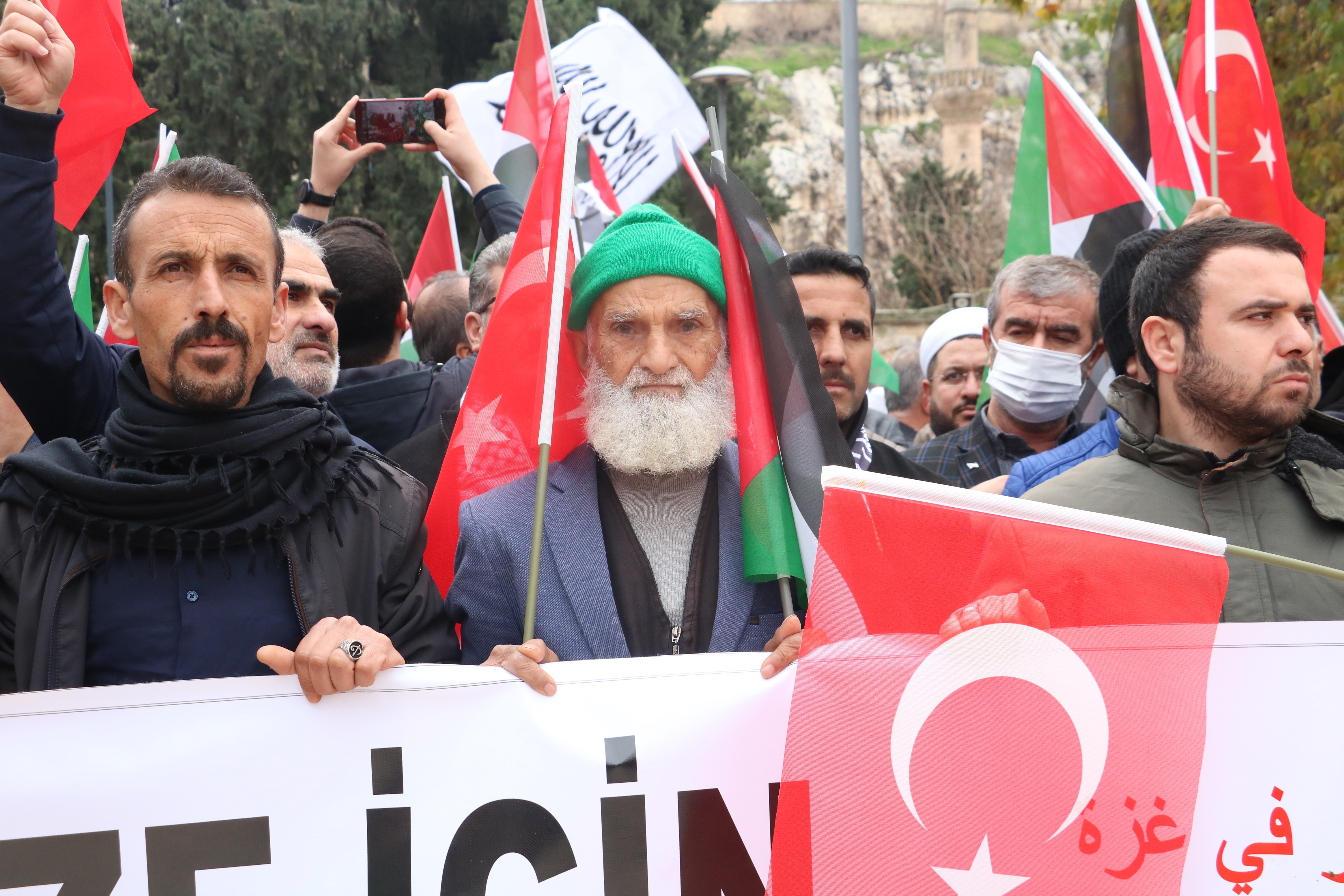 Şanlıurfalılar Filistin ve şehitler için ayağa kalktı