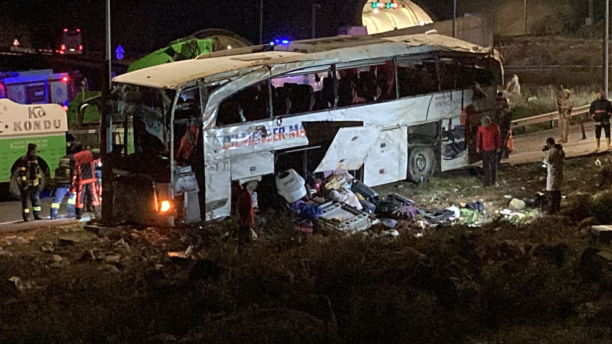 Katliam gibi kaza: 9 ölü, 28 yaralı
