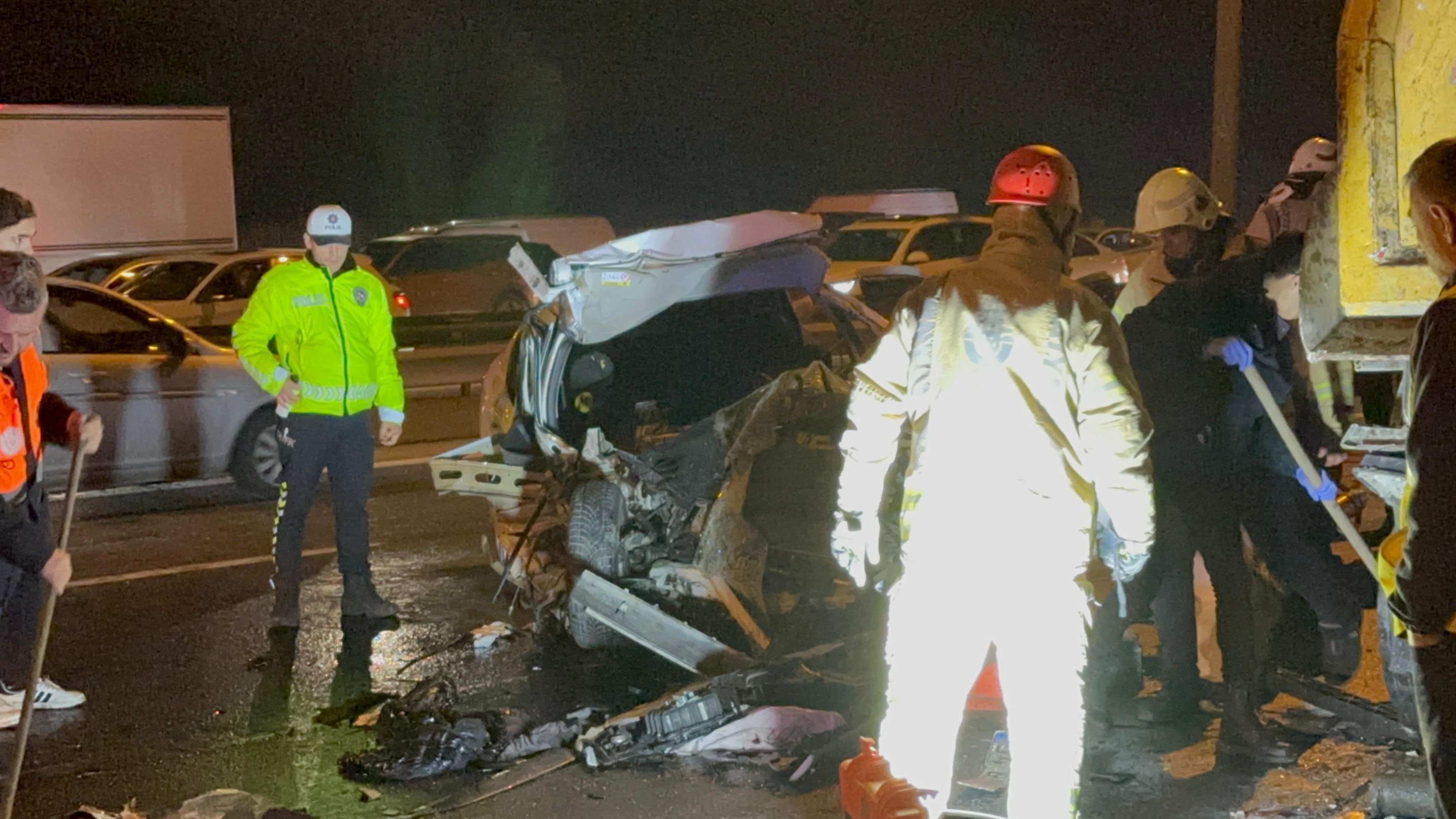 Makas atan araç yol kenarındaki dampere çarptı: 1 ölü, 2 yaralı
