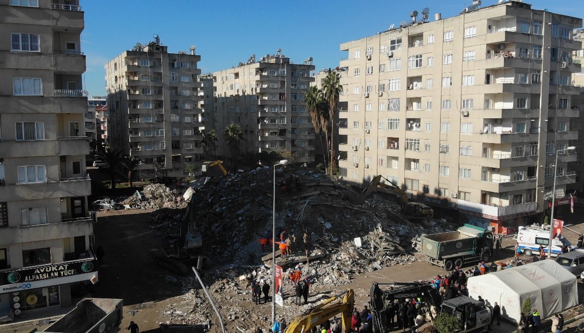 132 kişiye mezar olan sitenin betonu standart dışı çıktı
