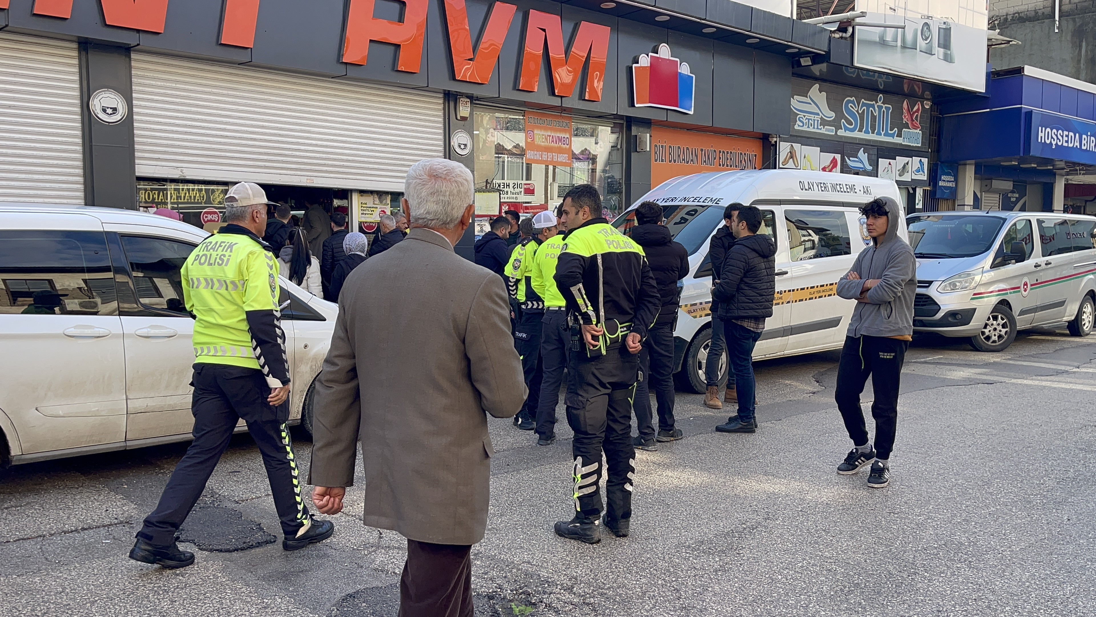 İcra memurlarıyla hacze giden polis bacağından vuruldu