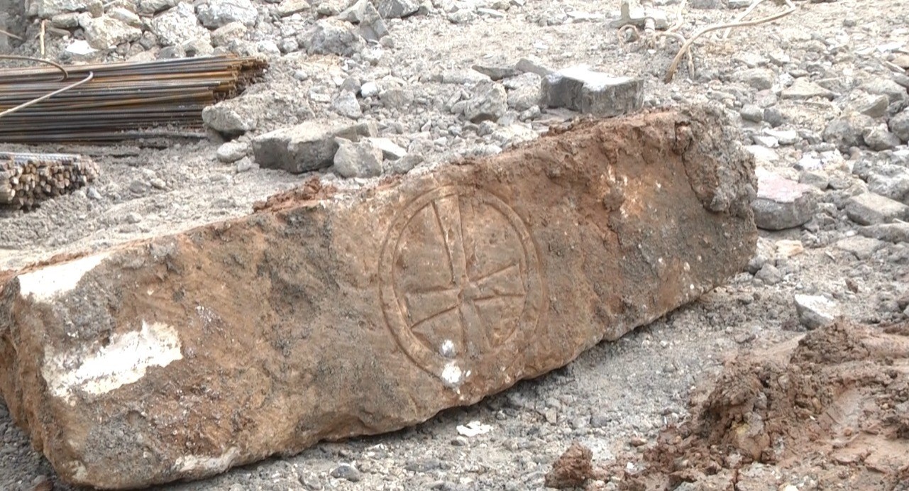 Şanlıurfa'da Roma dönemine ait mozaikli kaya mezar odası bulundu