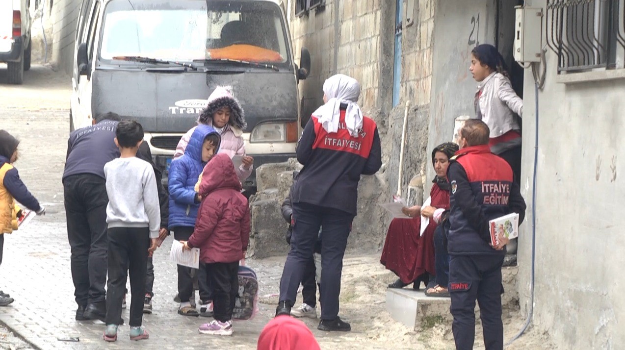 Urfa İtfaiyesinden soba zehirlenmelerine karşı uygulamalı uyarı