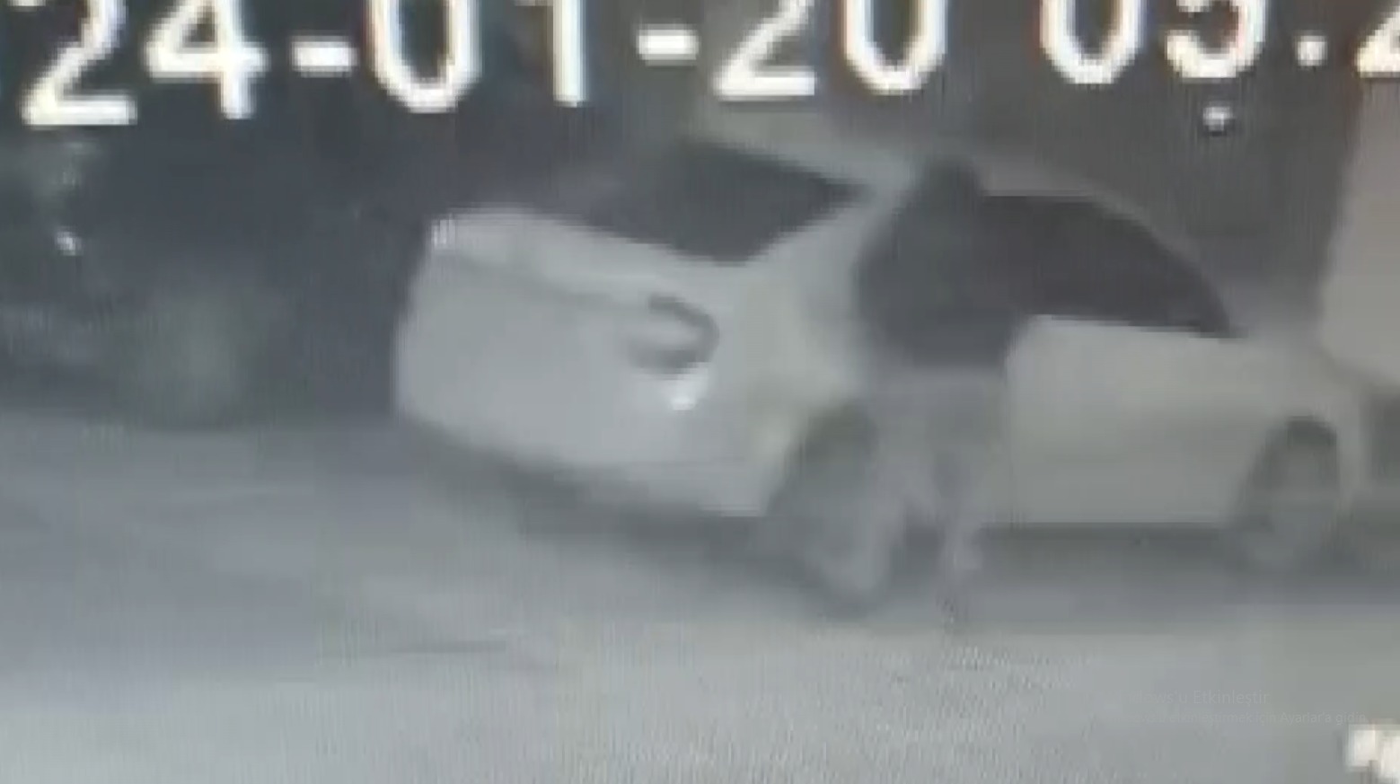 Bu da oldu Urfa'da! Polis memurunun aracına zarar verip tehdit notu bıraktı