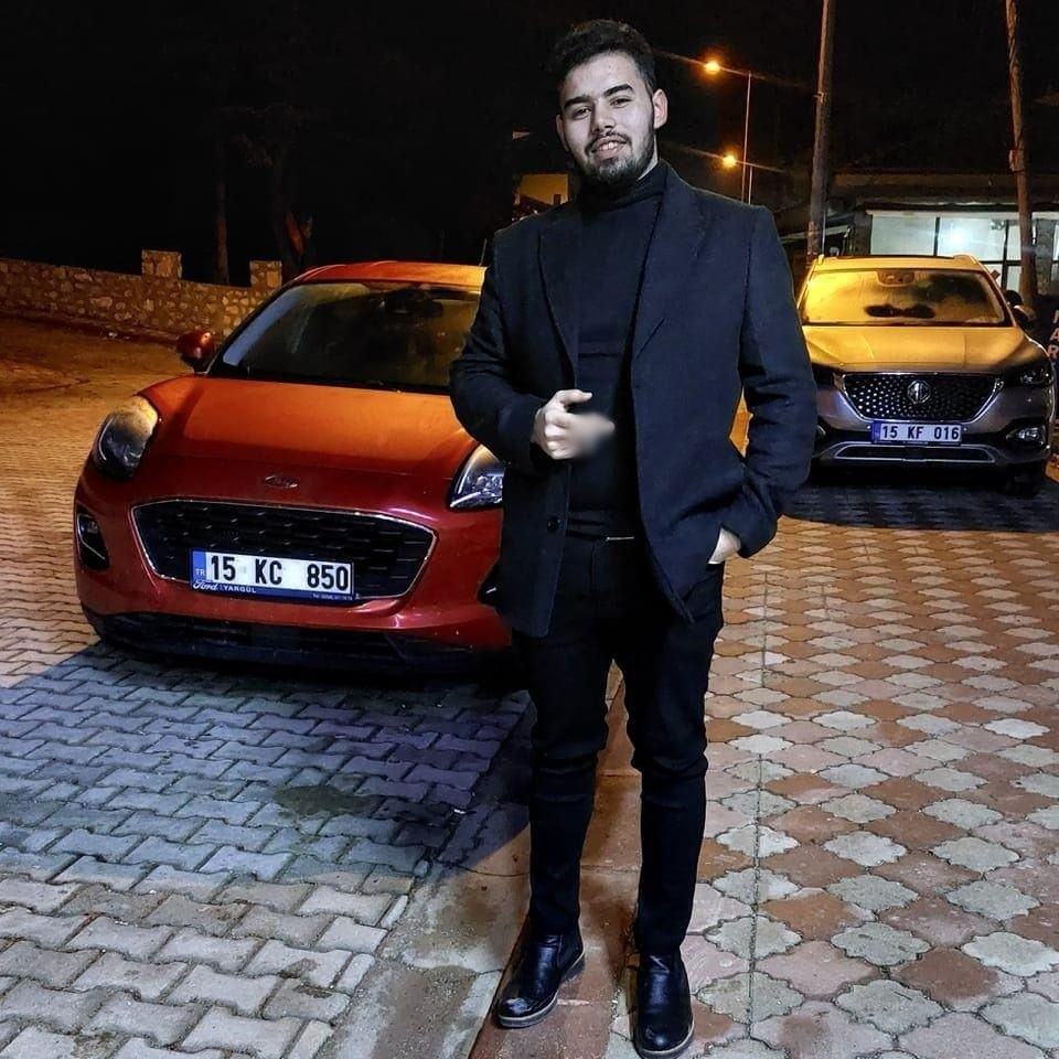 Kontrolden çıkan otomobil şarampole devrildi: 2 ölü, 1 ağır yaralı