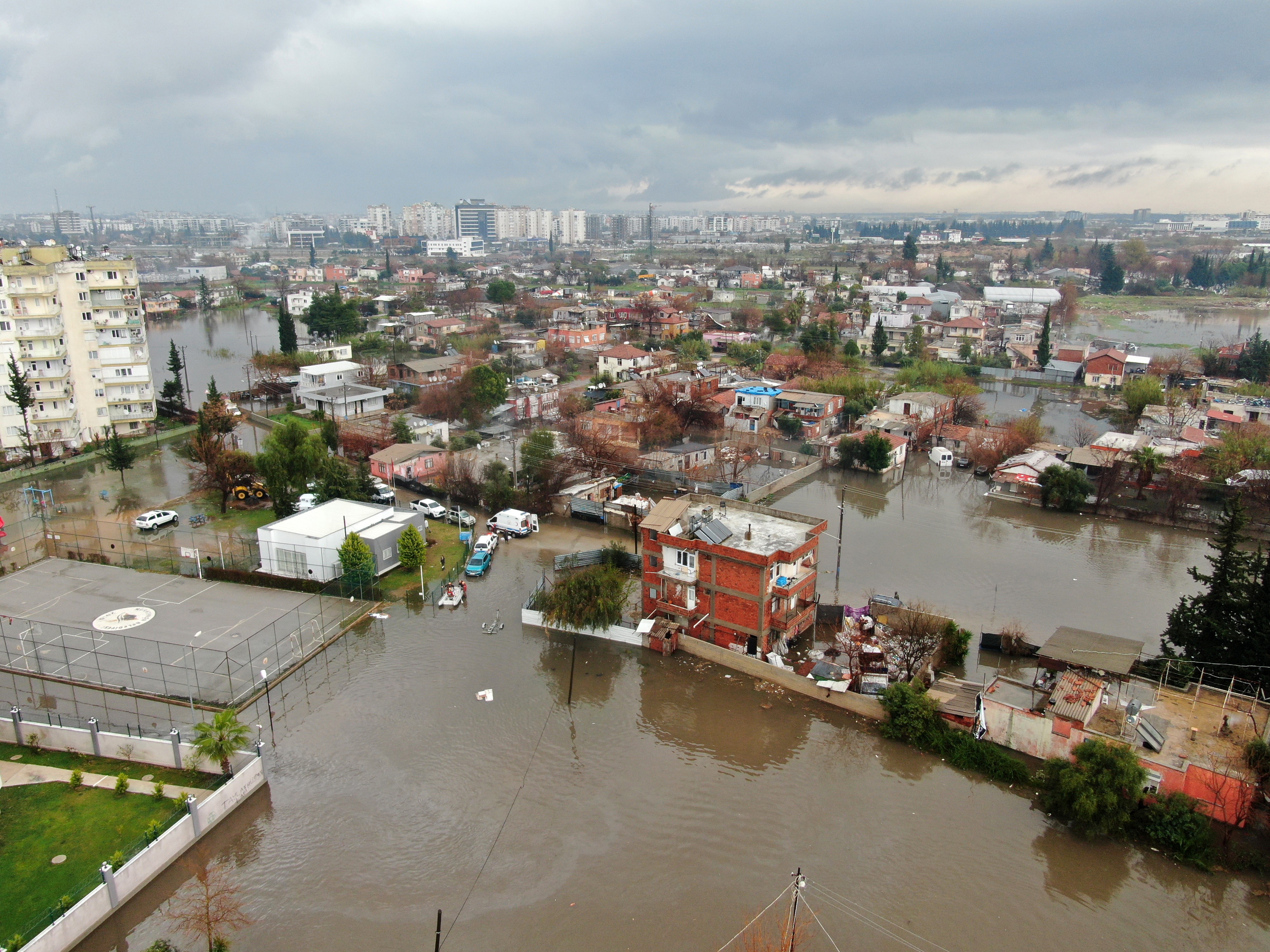 Felaketin yaşandığı Antalya’da bir mahalle sular altında kaldı